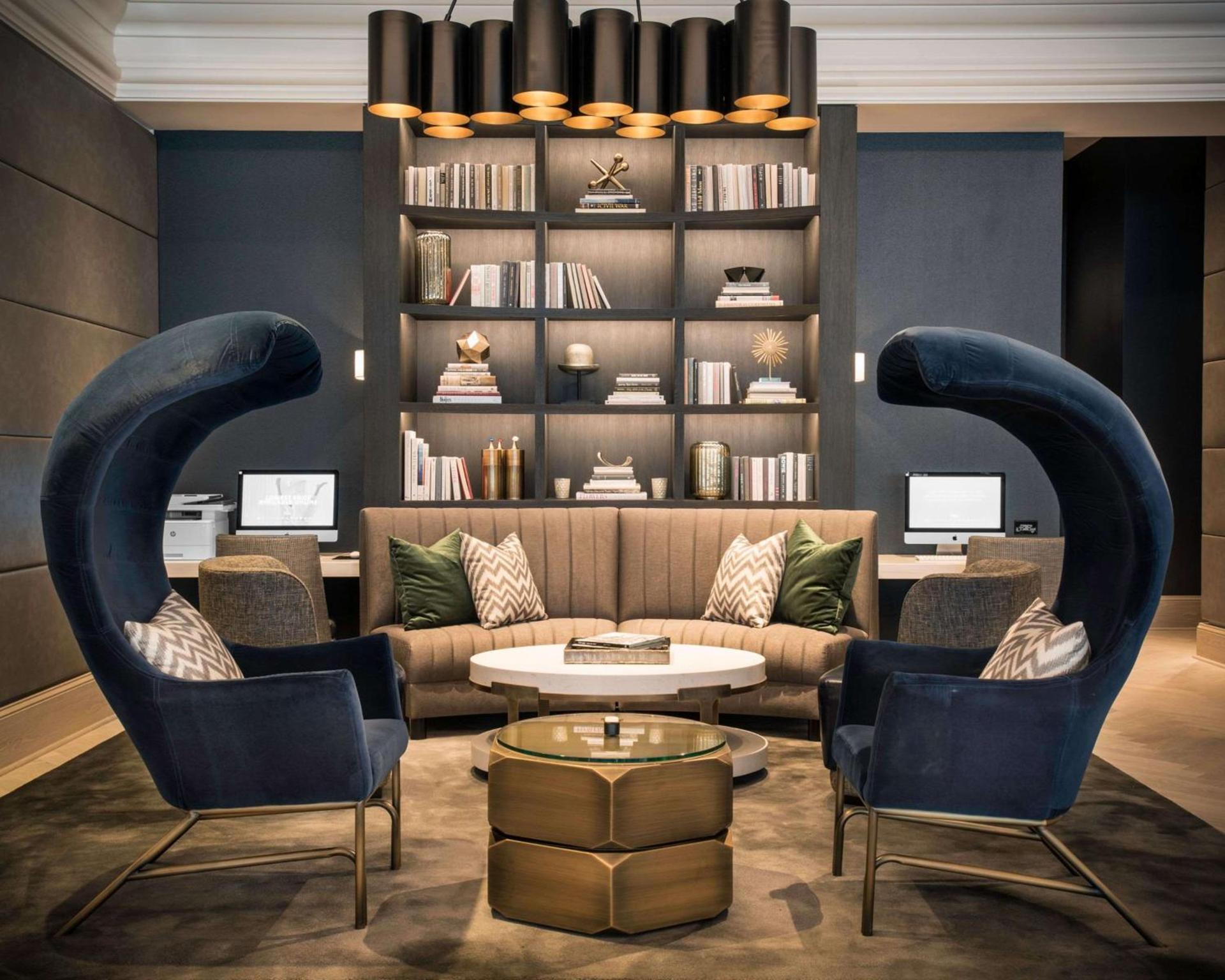 LondonHouse Chicago, Curio Collection by Hilton photo 5