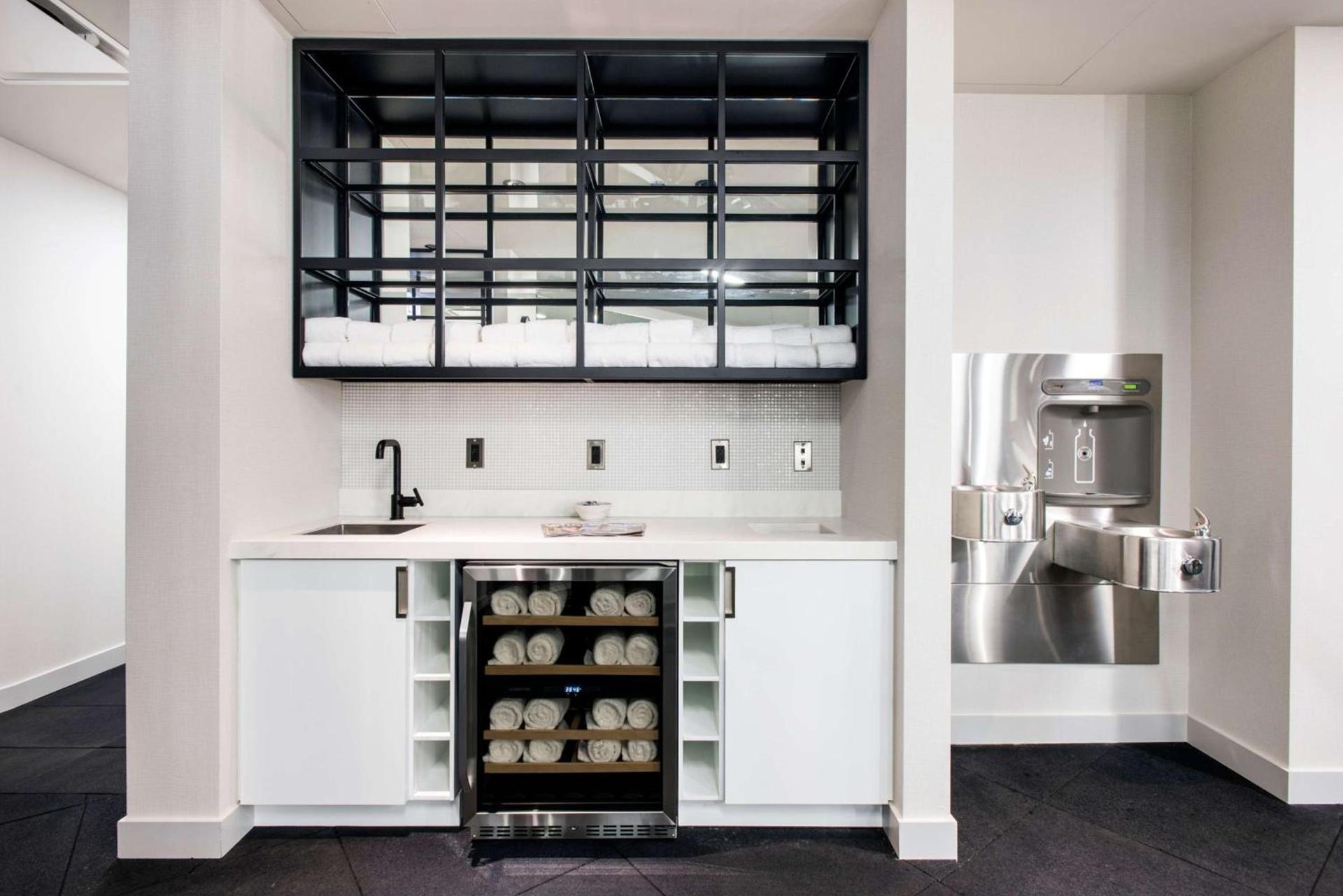LondonHouse Chicago, Curio Collection by Hilton photo 35