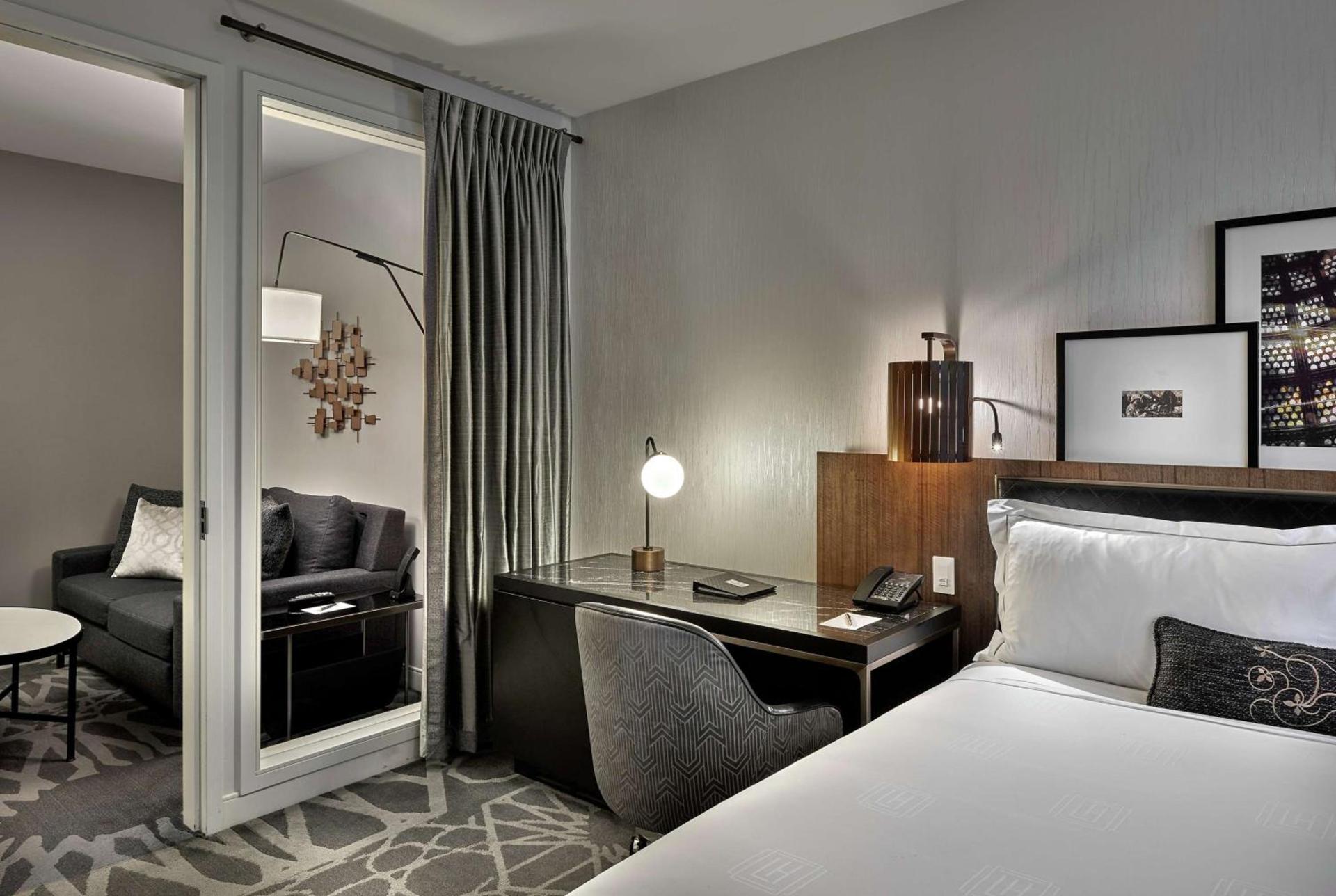 LondonHouse Chicago, Curio Collection by Hilton photo 10