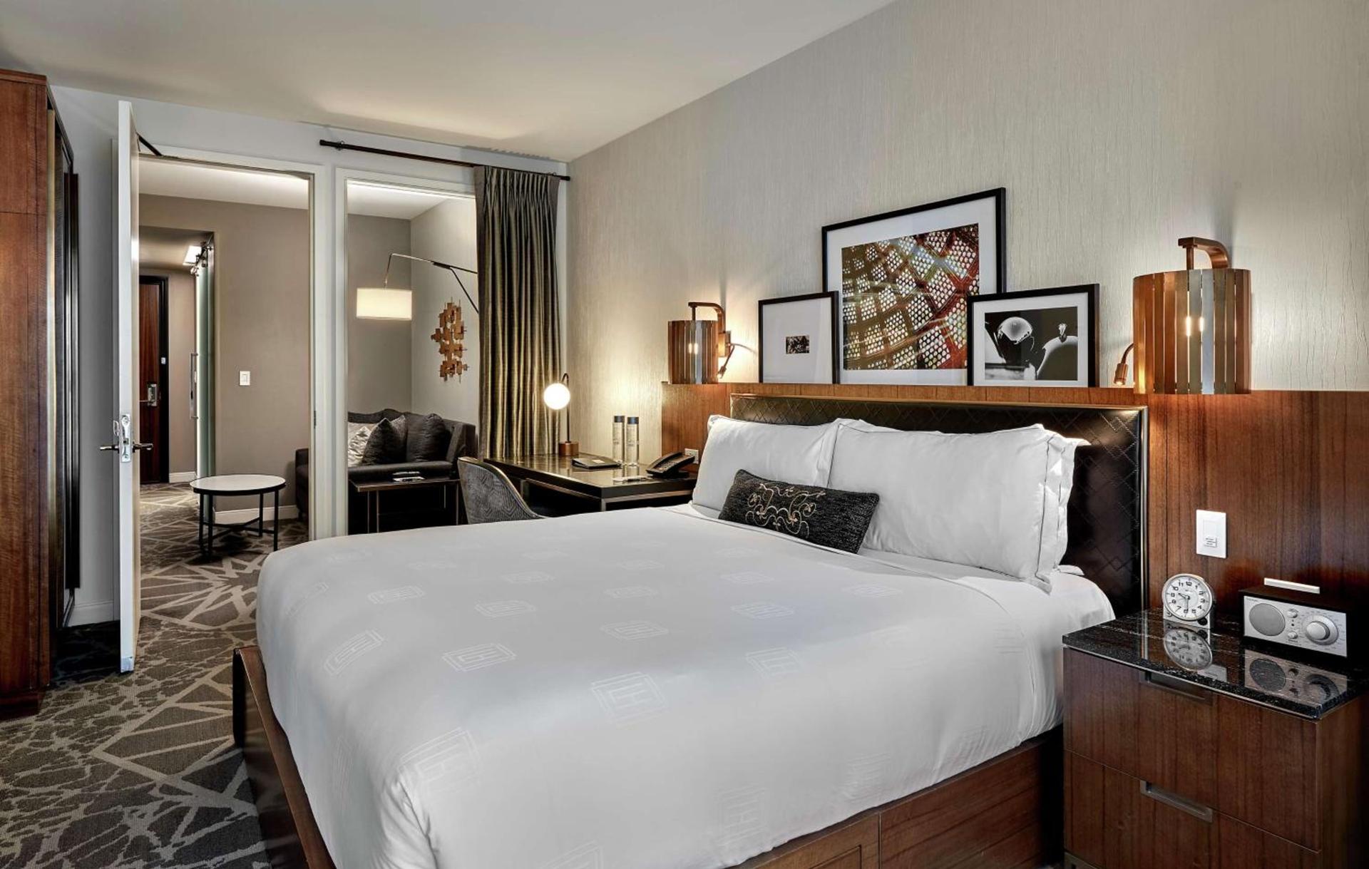 LondonHouse Chicago, Curio Collection by Hilton photo 46
