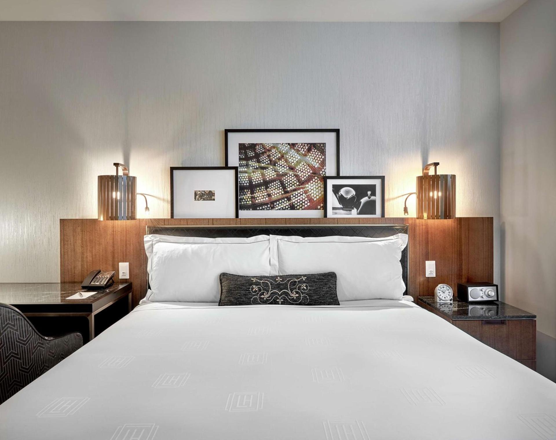 LondonHouse Chicago, Curio Collection by Hilton photo 17
