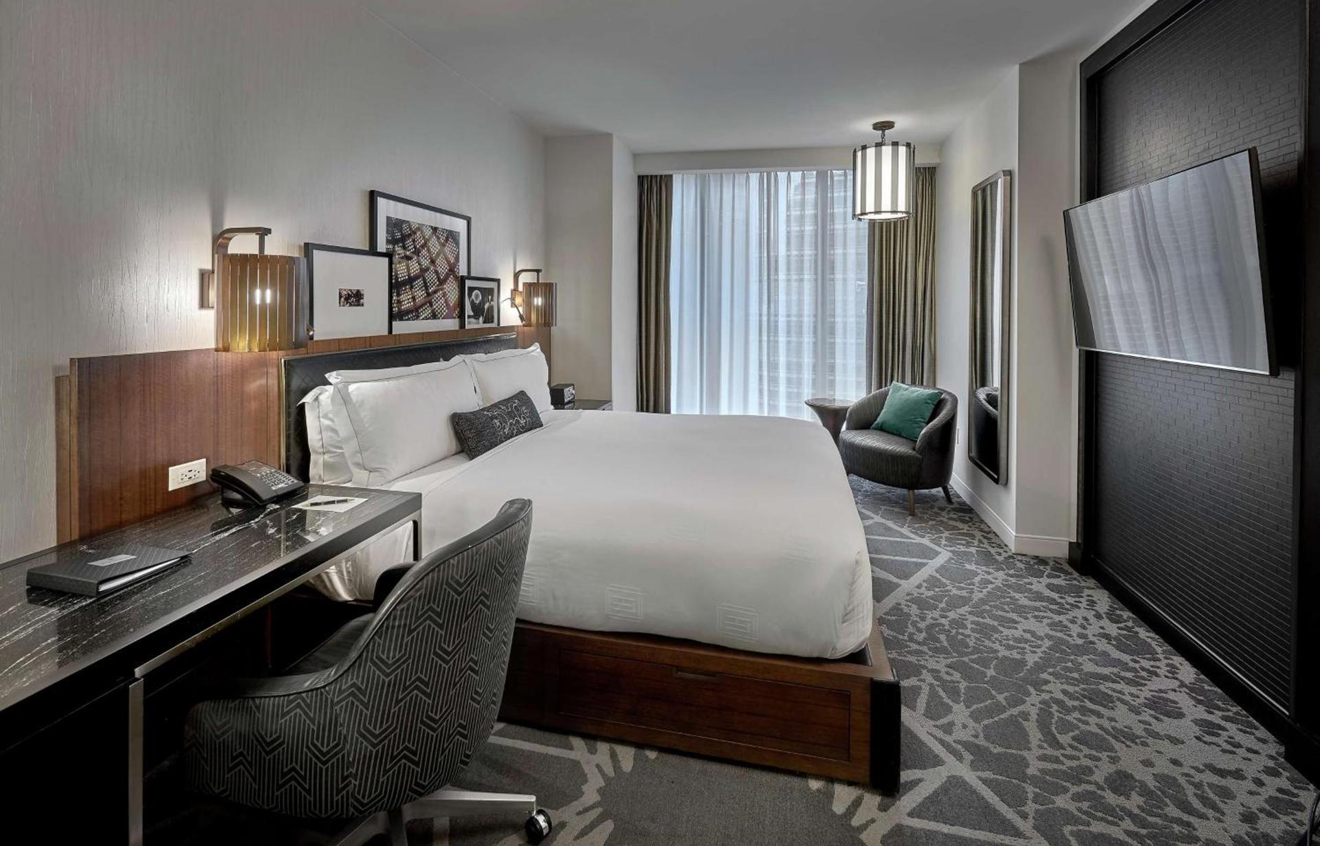 LondonHouse Chicago, Curio Collection by Hilton photo 30