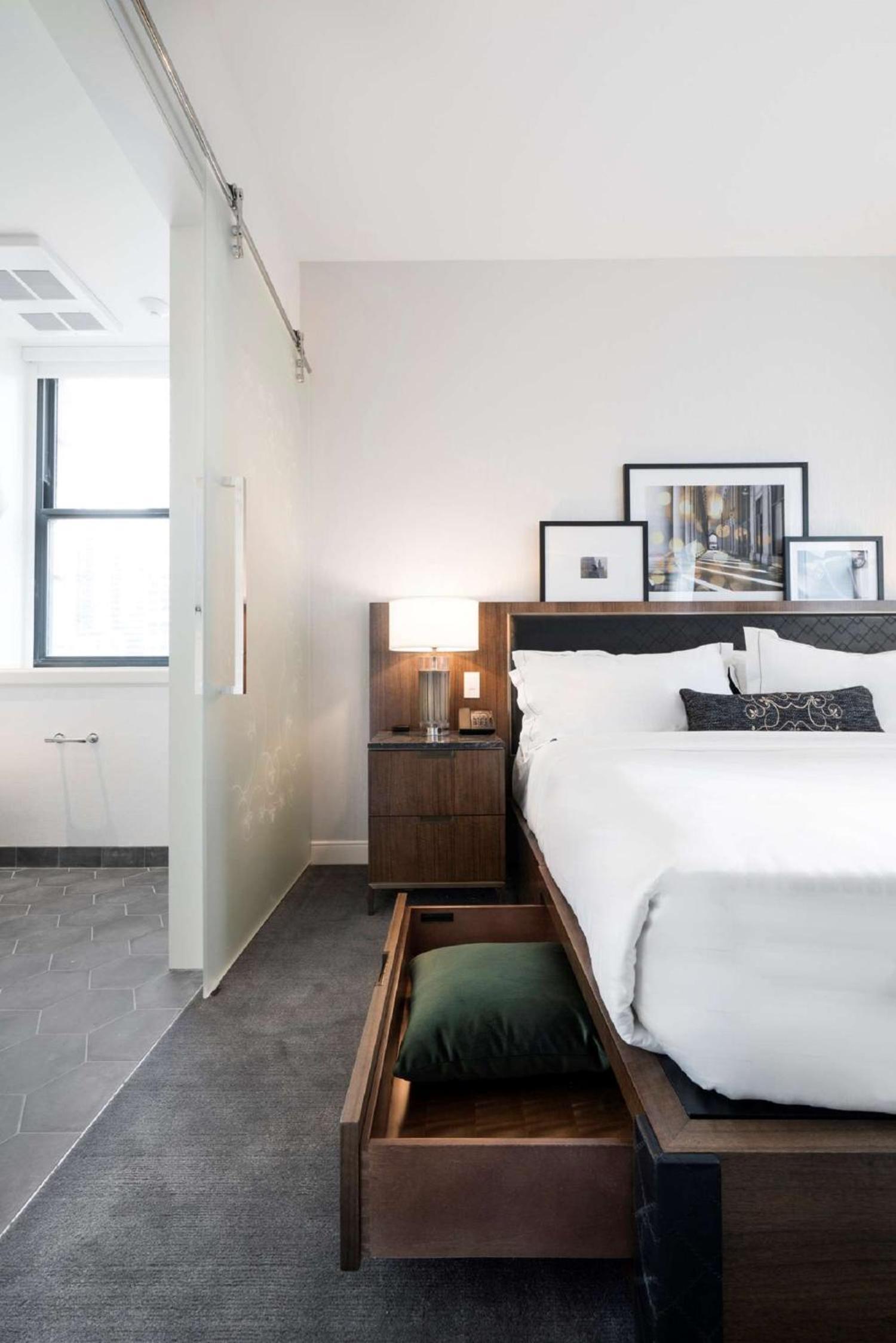 LondonHouse Chicago, Curio Collection by Hilton photo 38