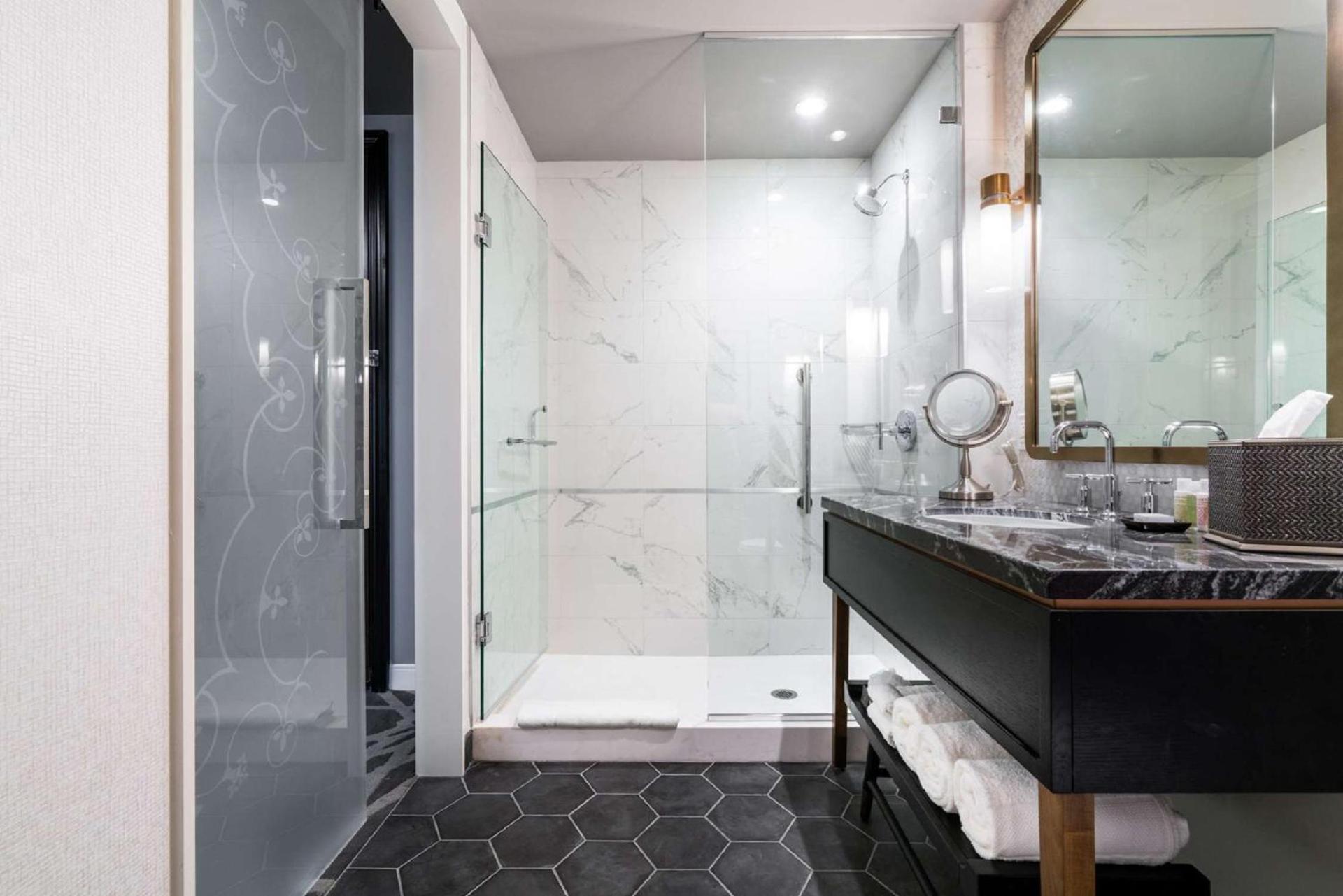 LondonHouse Chicago, Curio Collection by Hilton photo 66