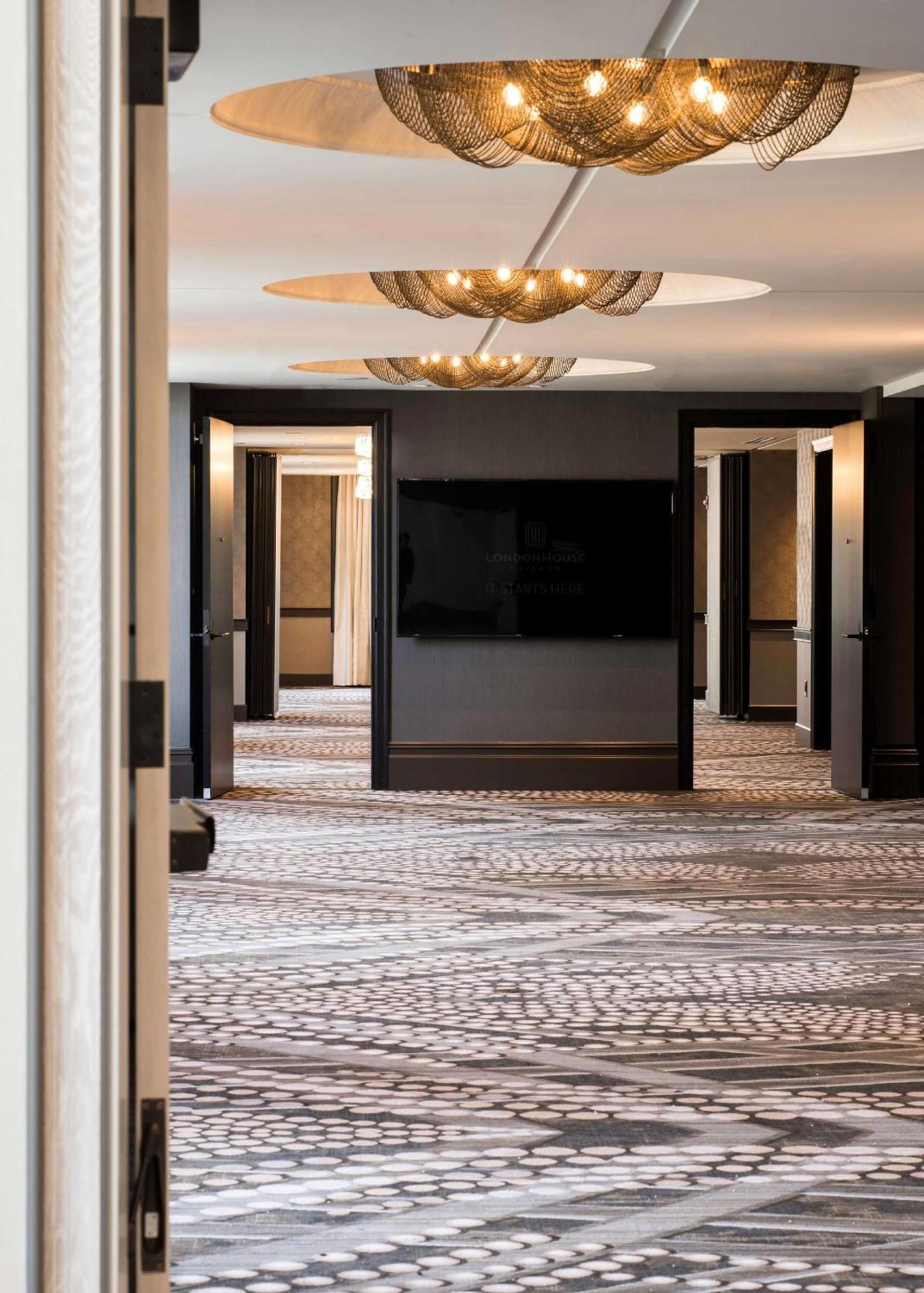 LondonHouse Chicago, Curio Collection by Hilton photo 14