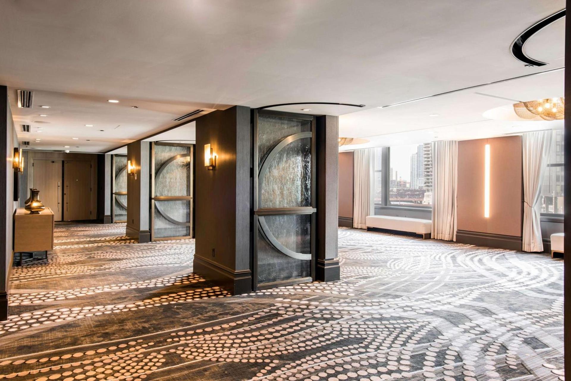 LondonHouse Chicago, Curio Collection by Hilton photo 25
