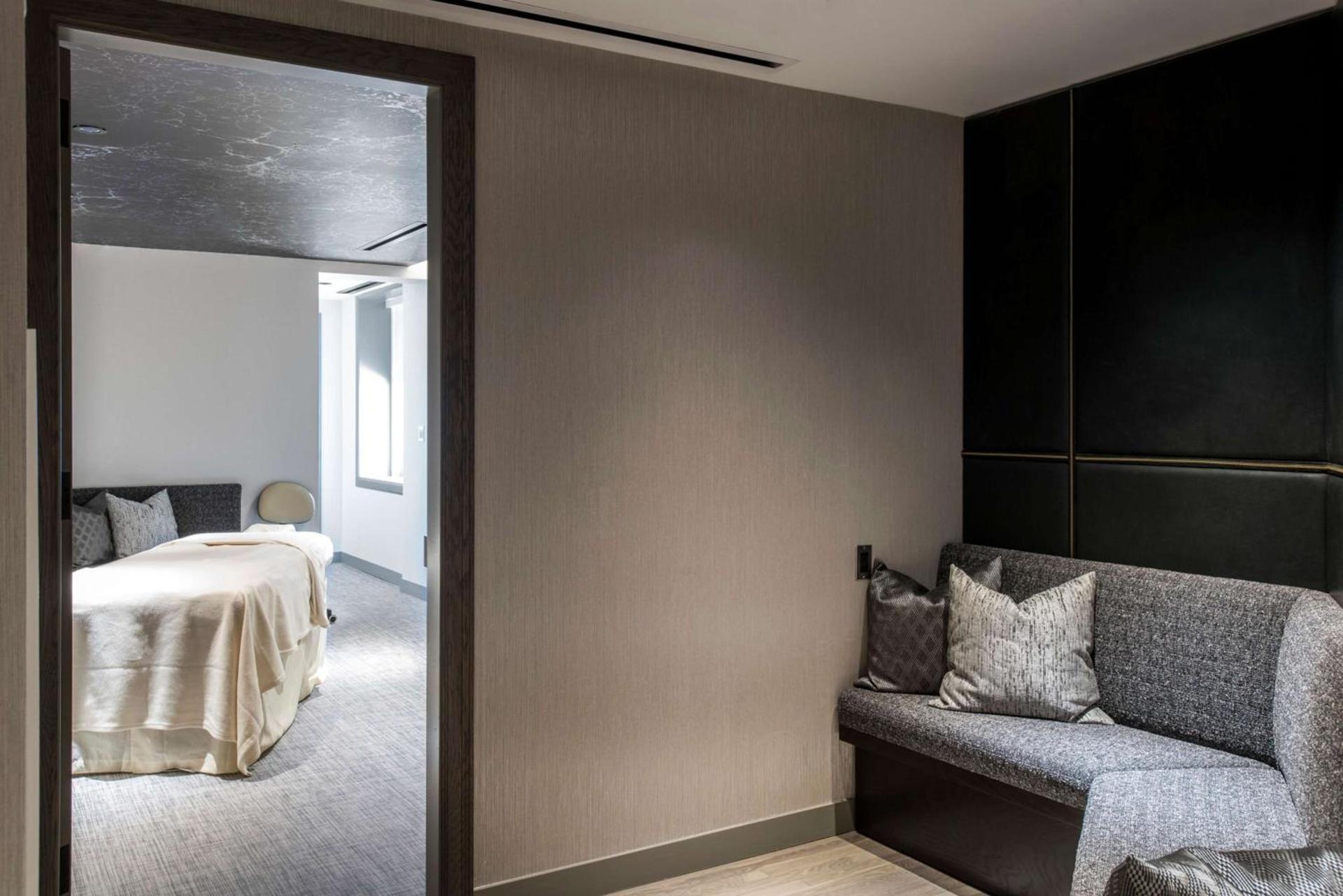 LondonHouse Chicago, Curio Collection by Hilton photo 36