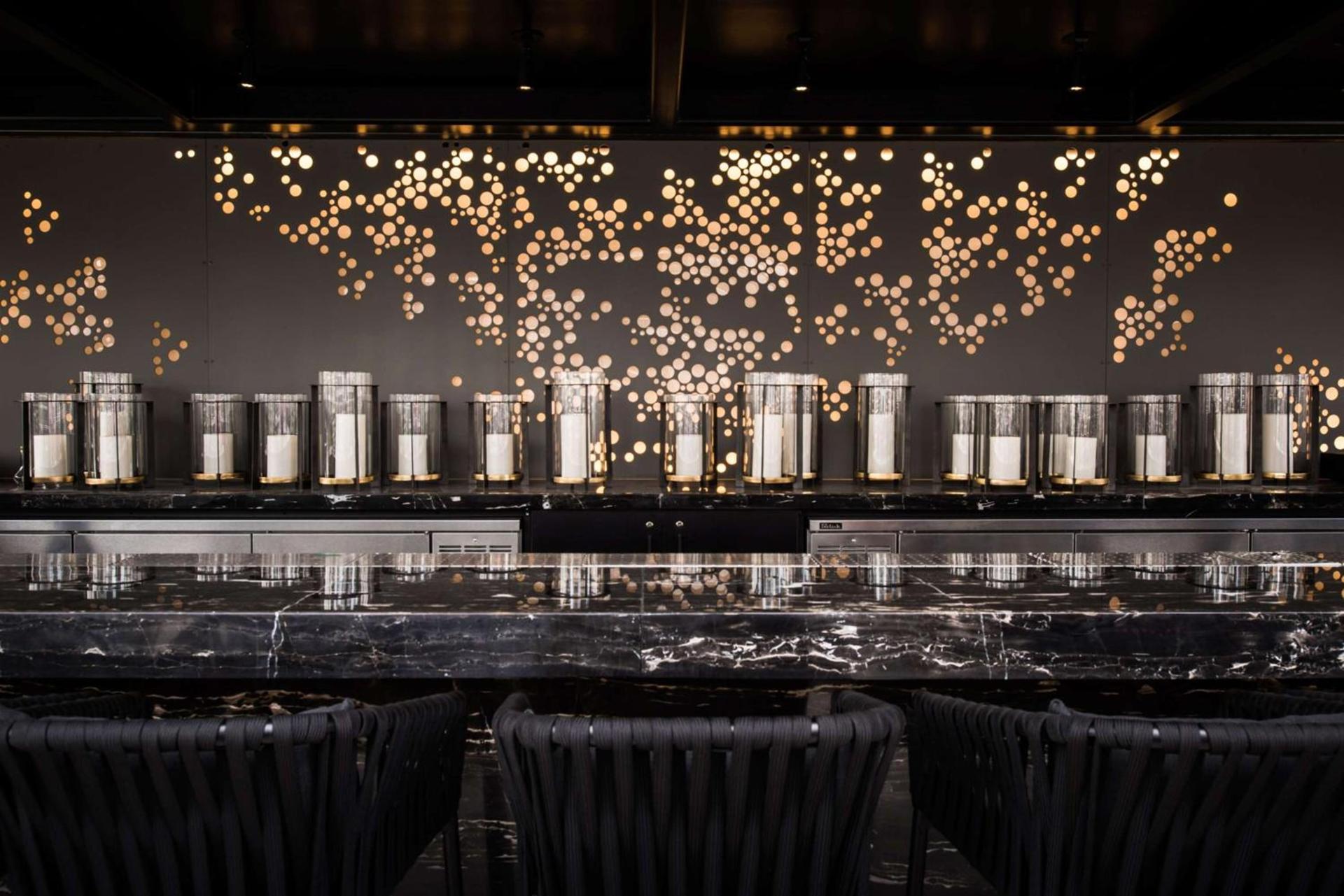 LondonHouse Chicago, Curio Collection by Hilton photo 4