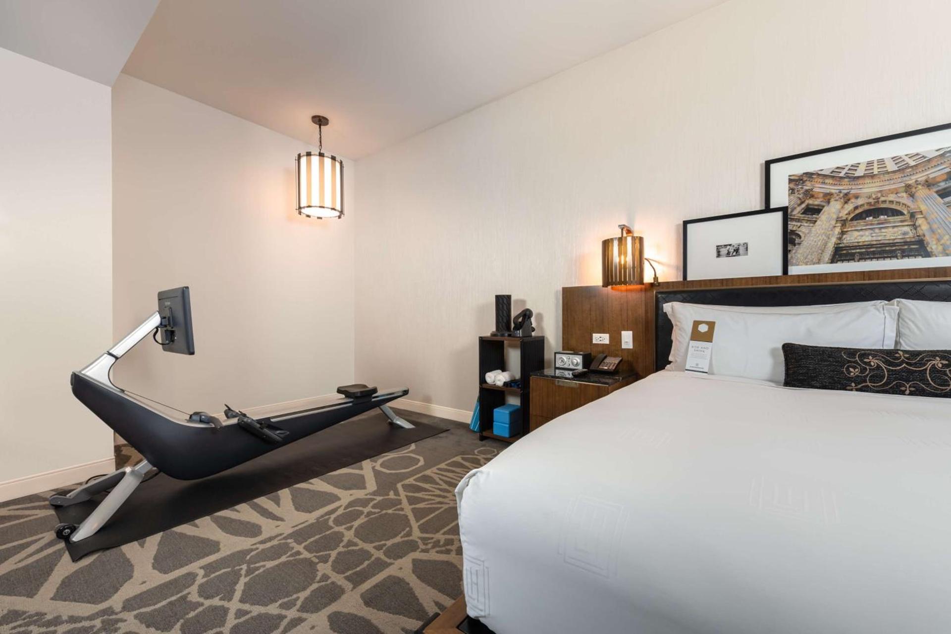 LondonHouse Chicago, Curio Collection by Hilton photo 39