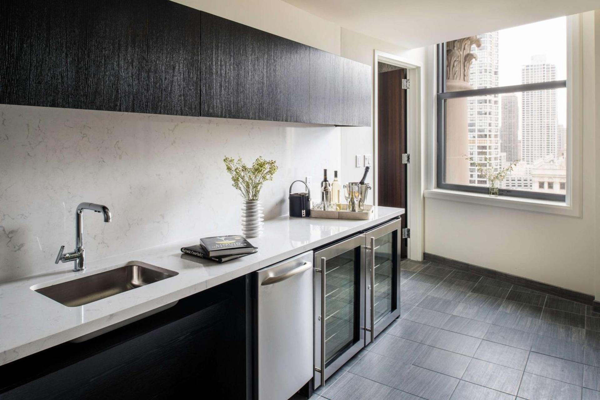 LondonHouse Chicago, Curio Collection by Hilton photo 7