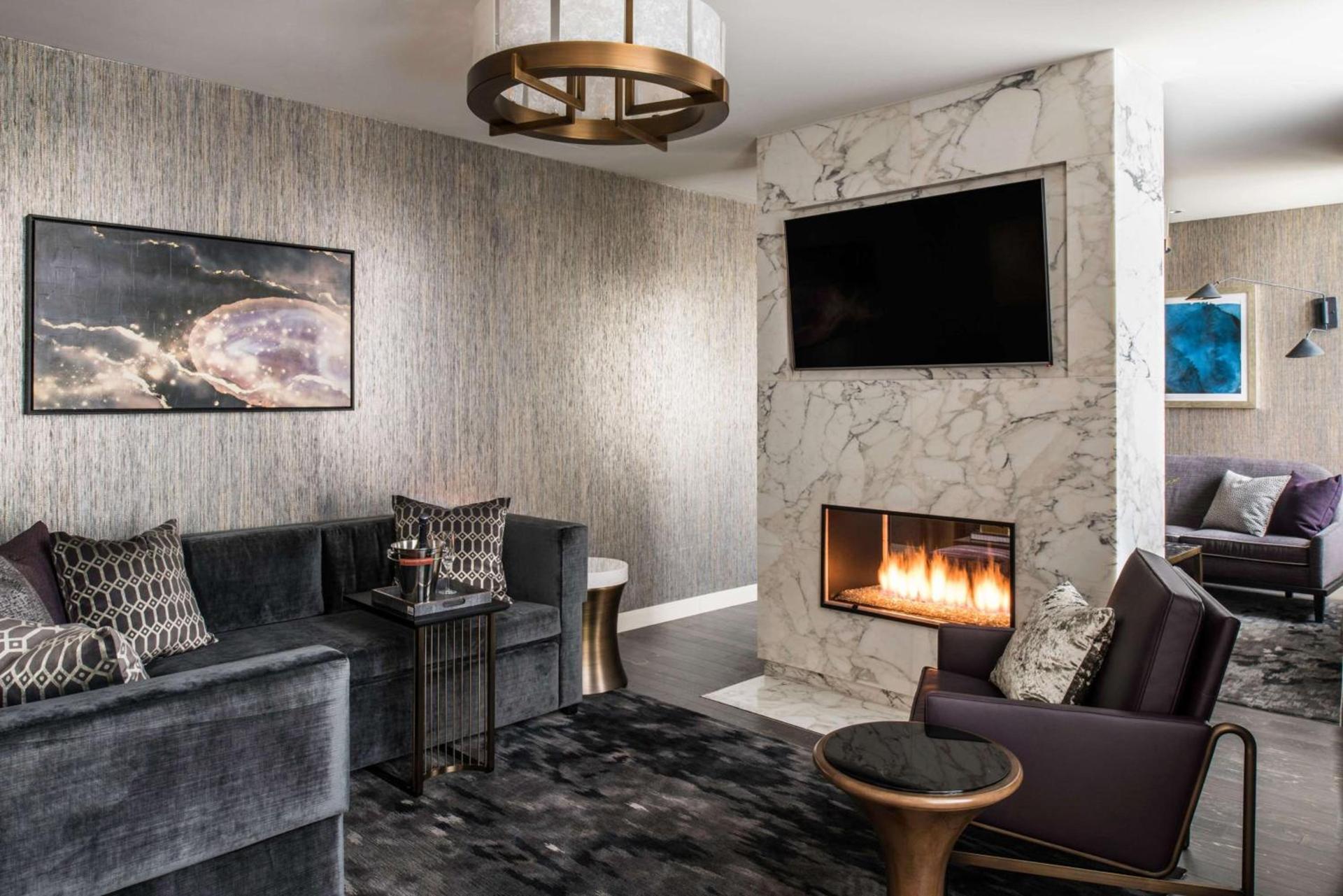 LondonHouse Chicago, Curio Collection by Hilton photo 19
