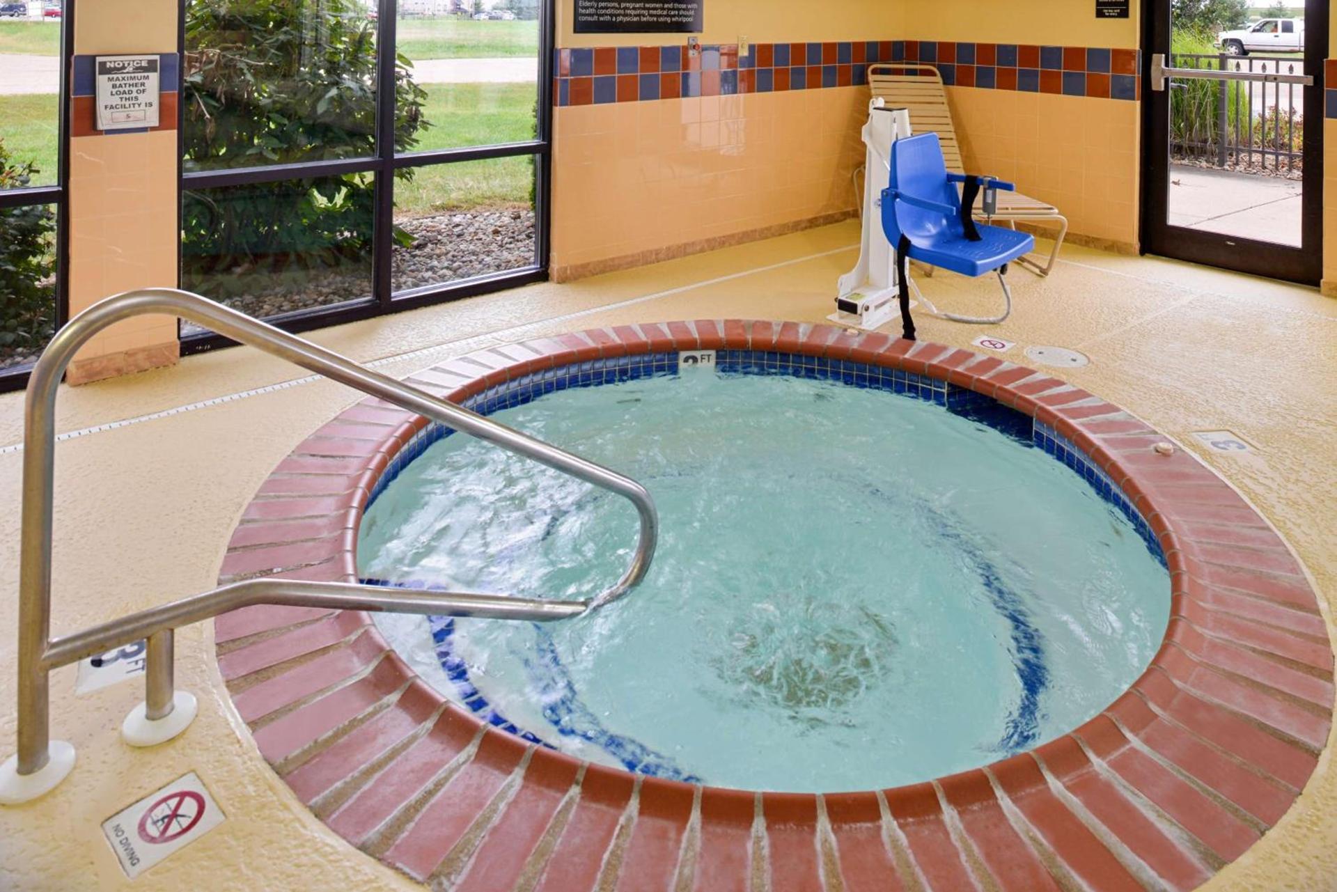 Hampton Inn by Hilton Litchfield photo 10
