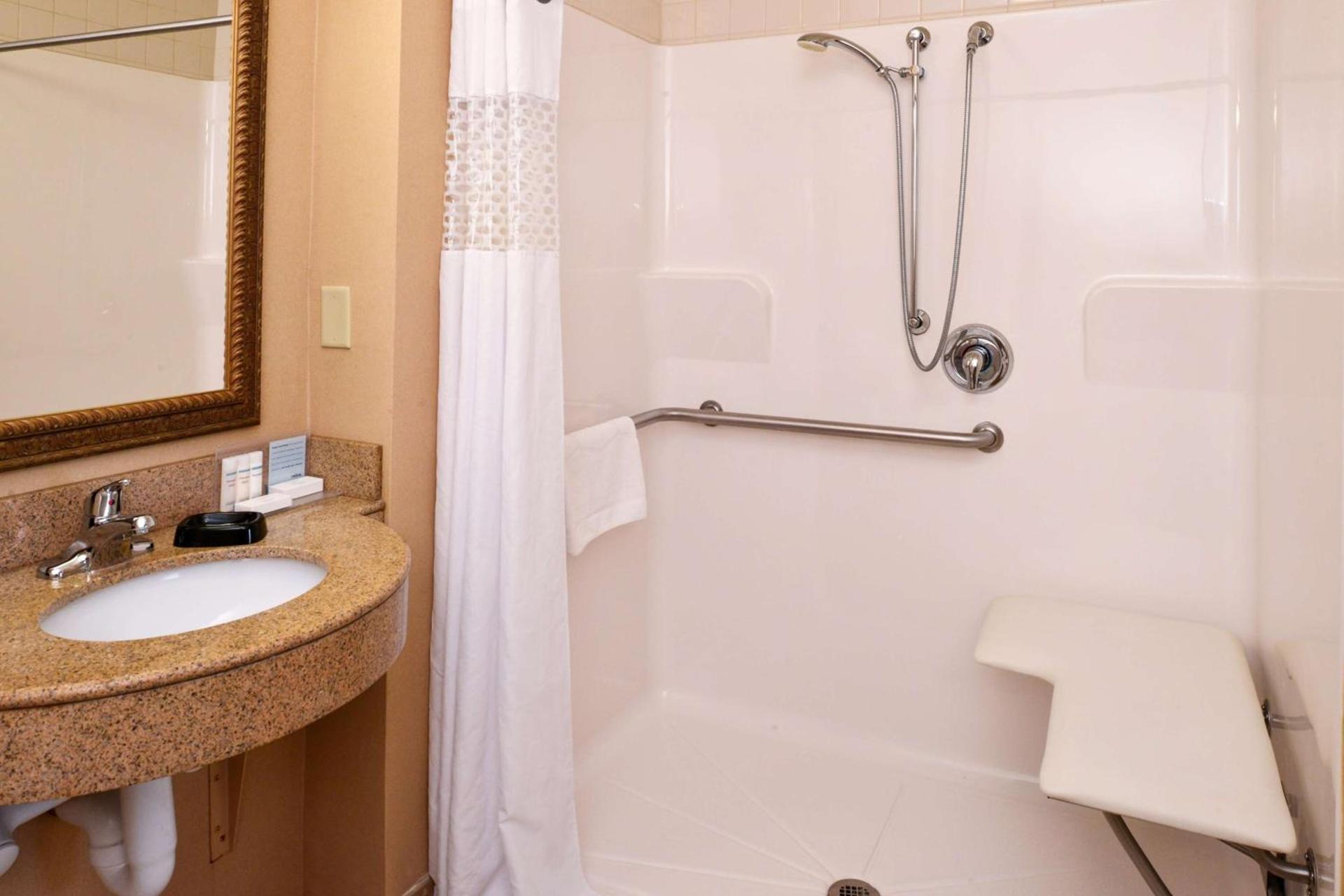 Hampton Inn by Hilton Litchfield photo 19