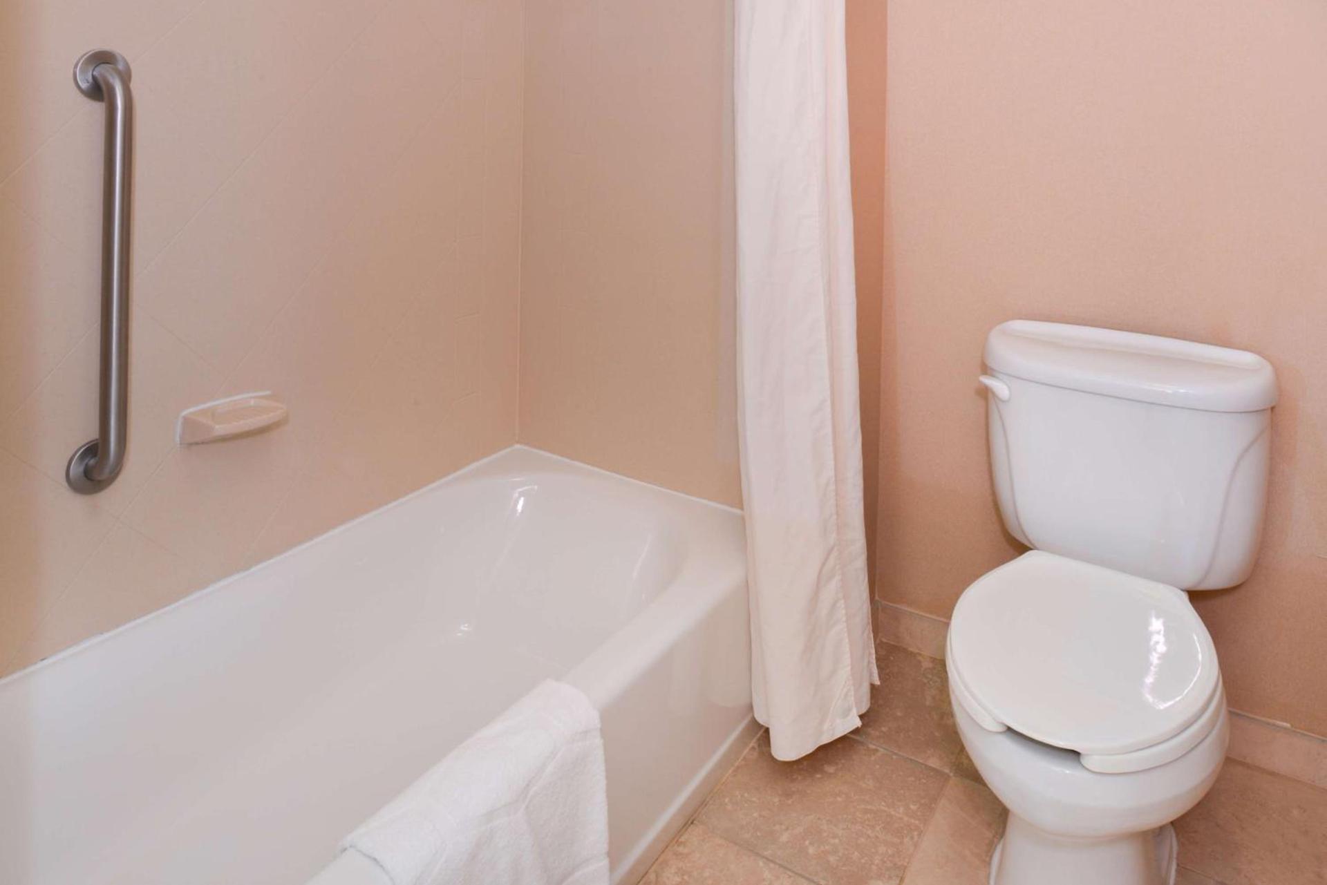 Hampton Inn by Hilton Litchfield photo 20