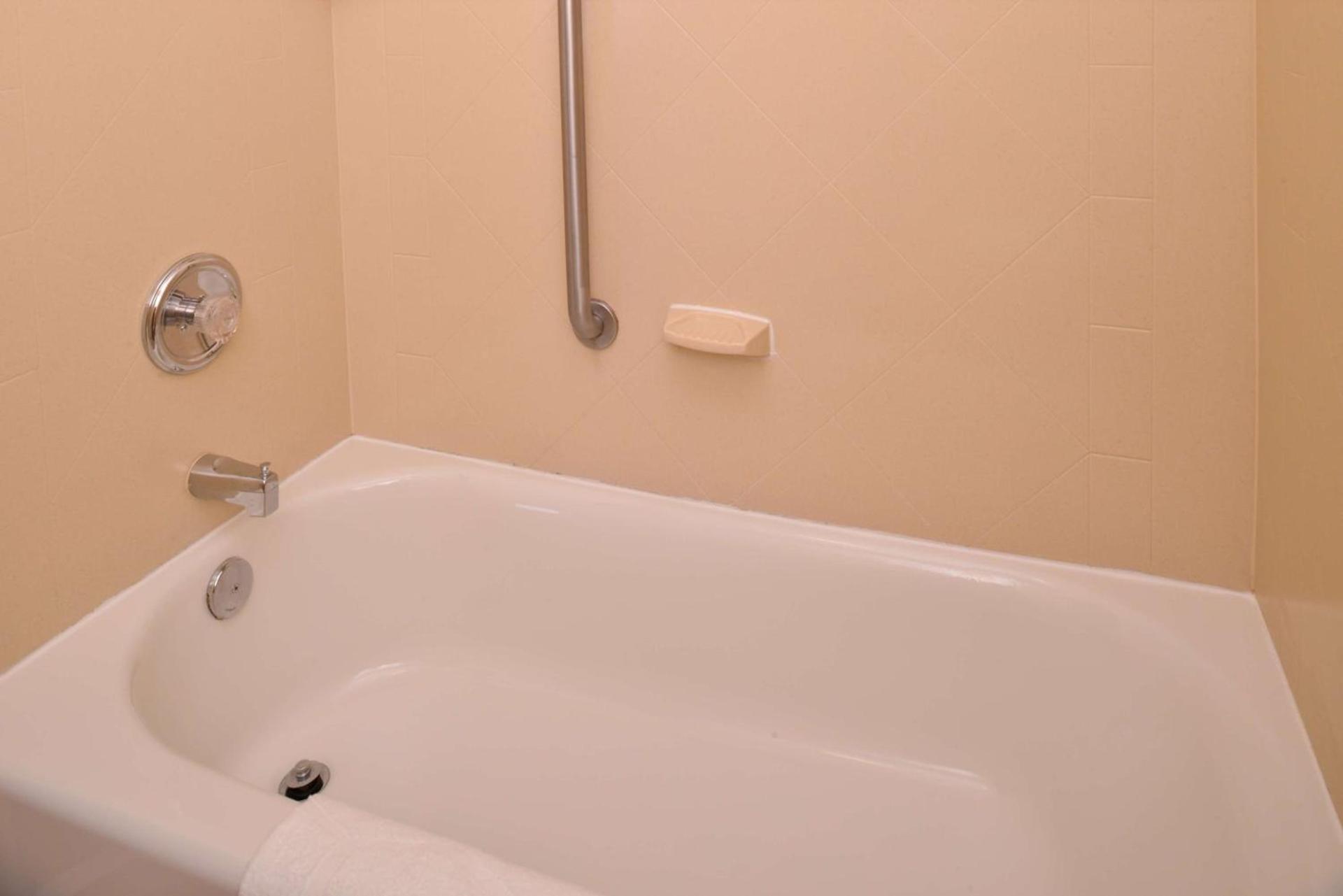 Hampton Inn by Hilton Litchfield photo 25