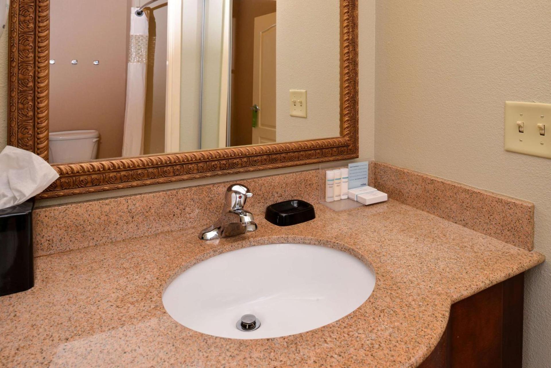 Hampton Inn by Hilton Litchfield photo 33