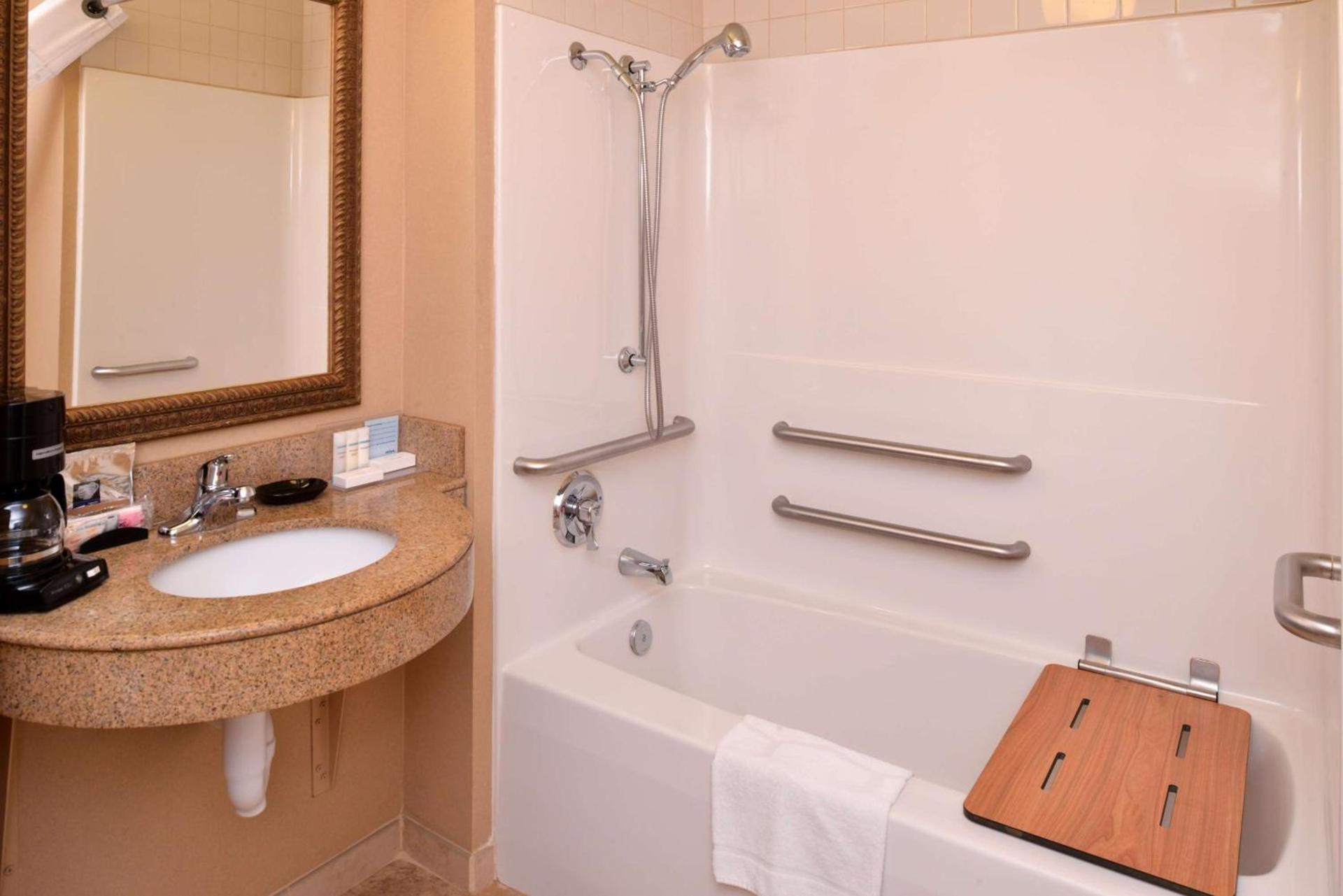 Hampton Inn by Hilton Litchfield photo 36