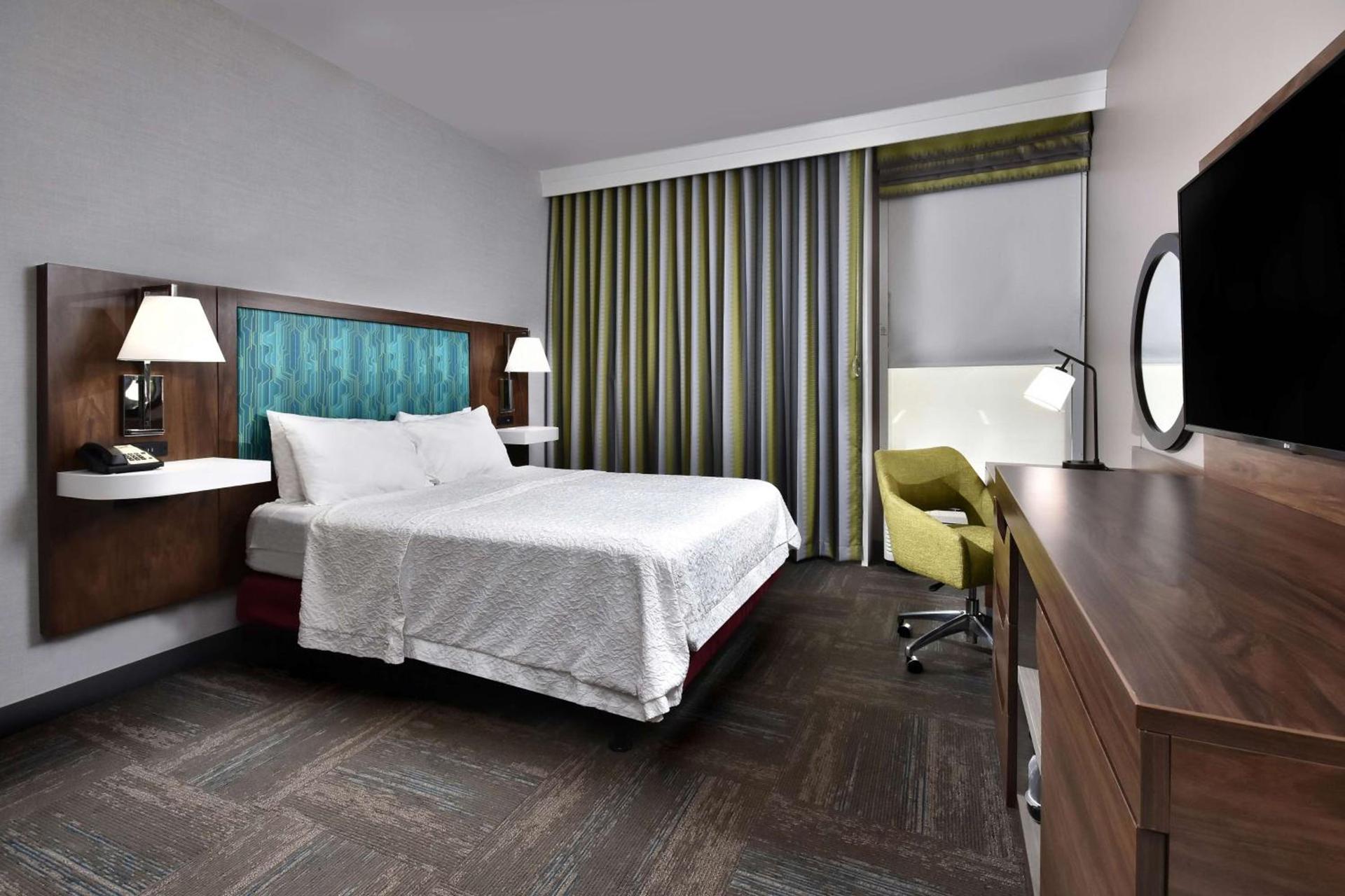 Hampton Inn Princeton photo 16