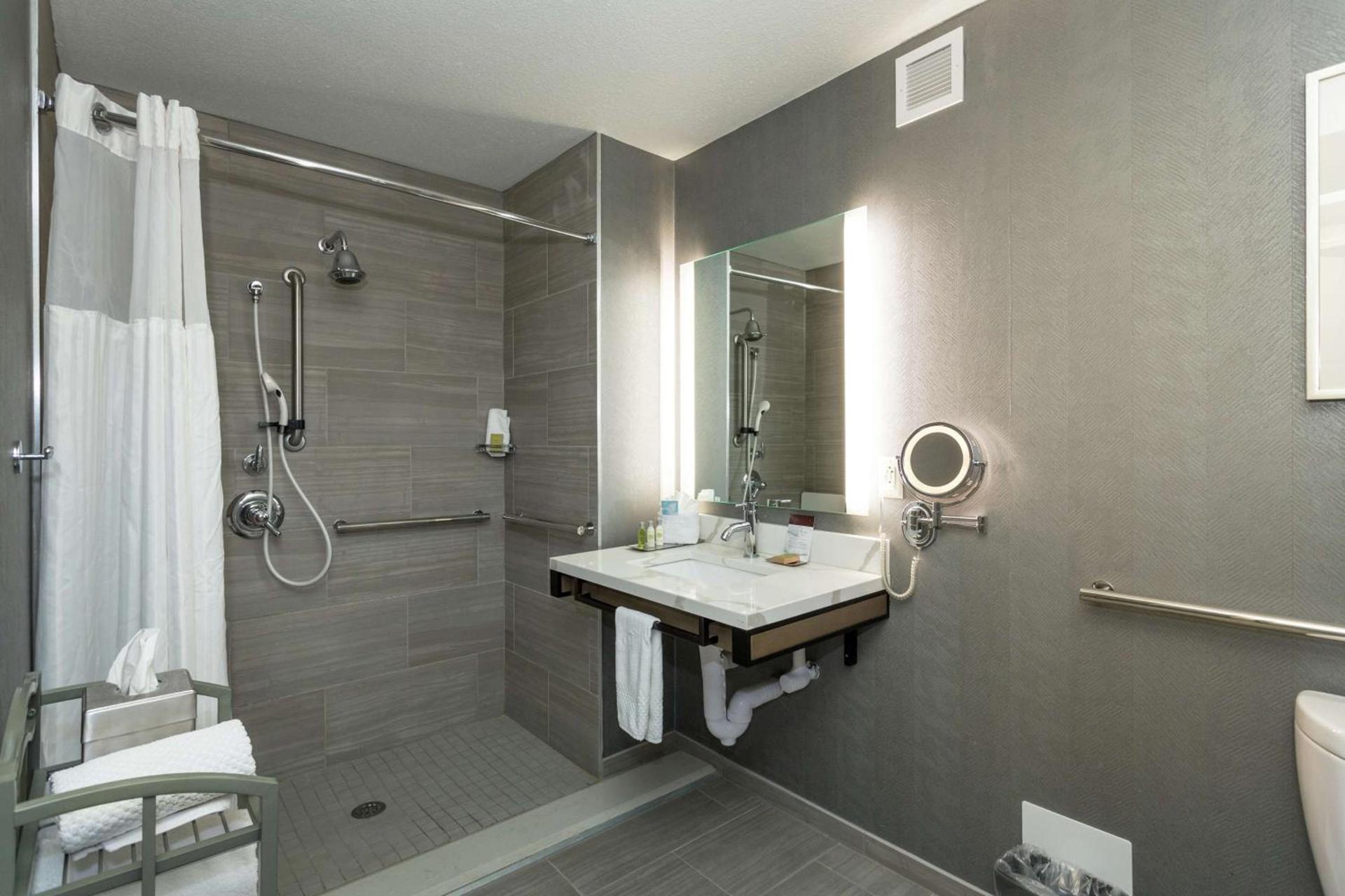 Doubletree by Hilton Harrisonburg photo 15