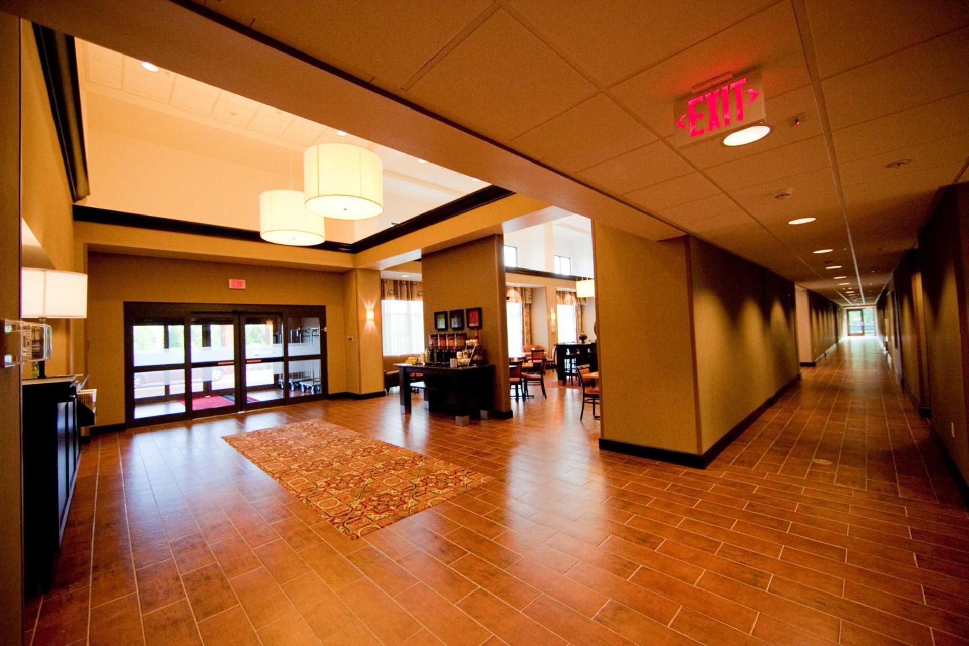 Hampton Inn & Suites by Hilton Seattle/Kent photo 2
