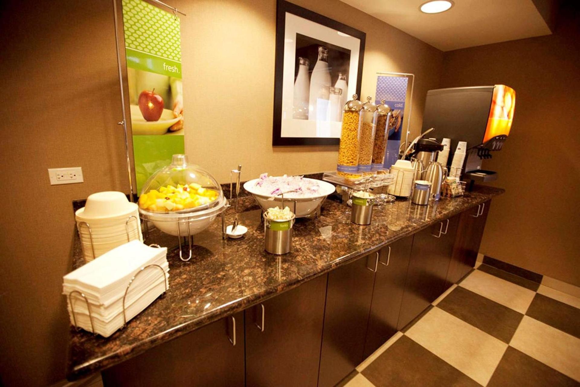 Hampton Inn & Suites by Hilton Seattle/Kent photo 11