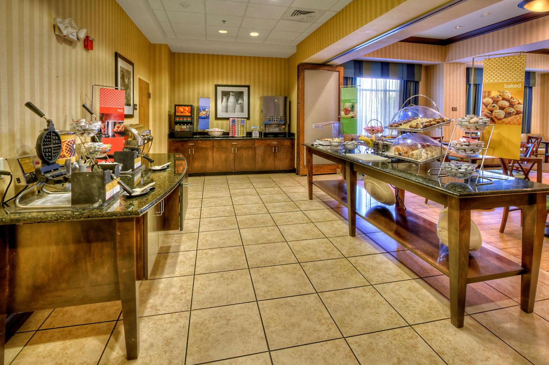 Hampton Inn Roanoke Rapids photo 12