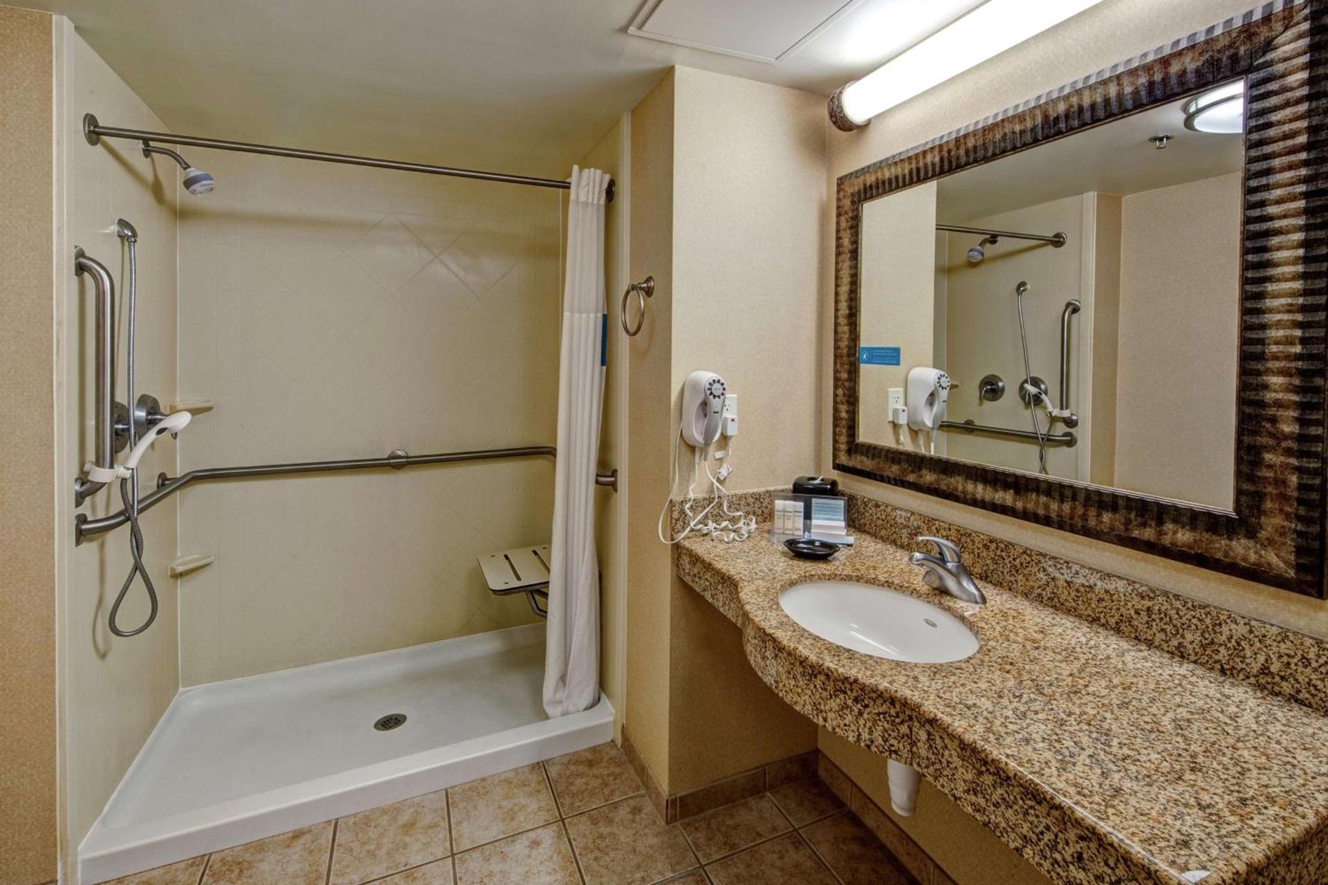 Hampton Inn Roanoke Rapids photo 22
