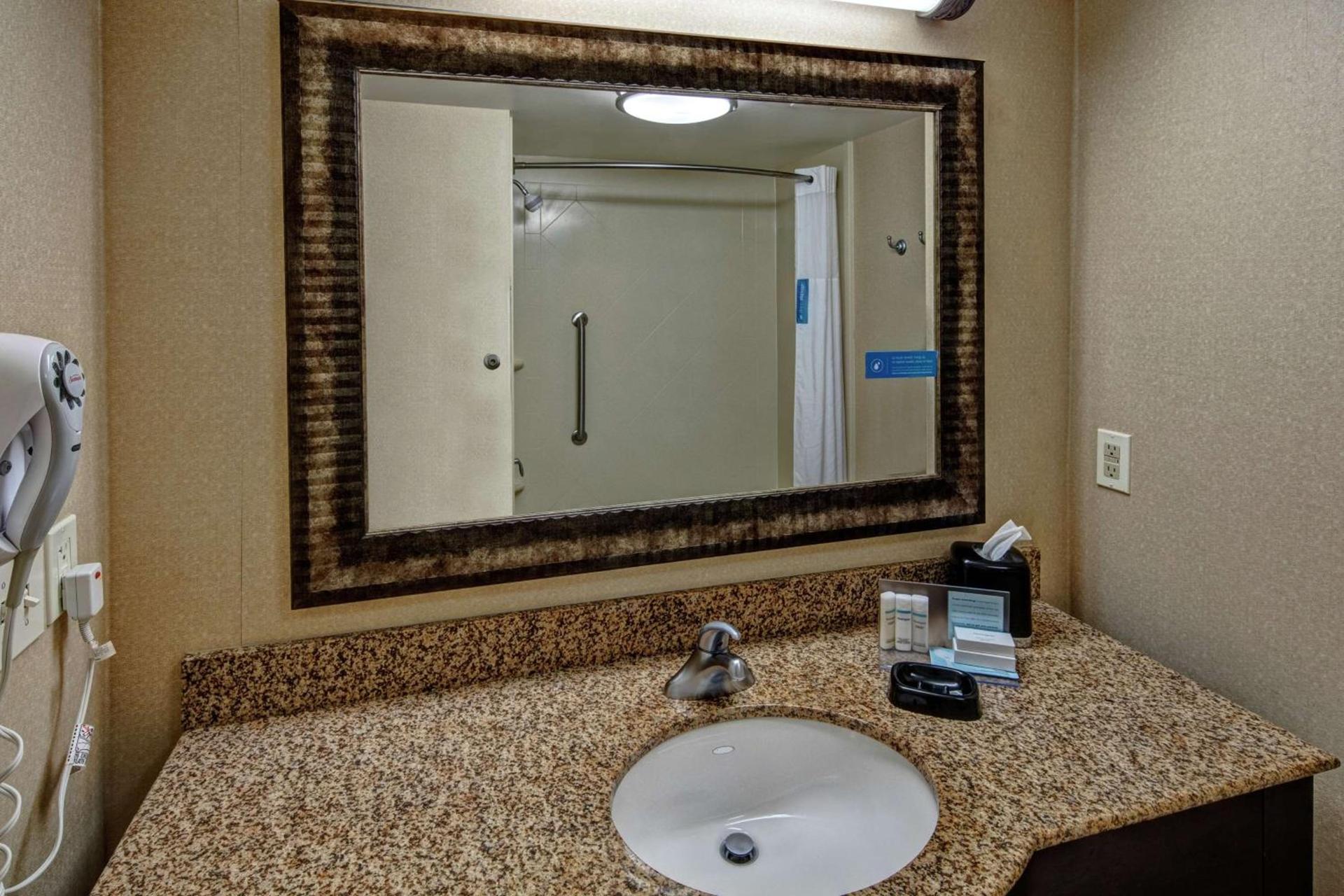 Hampton Inn Roanoke Rapids photo 23