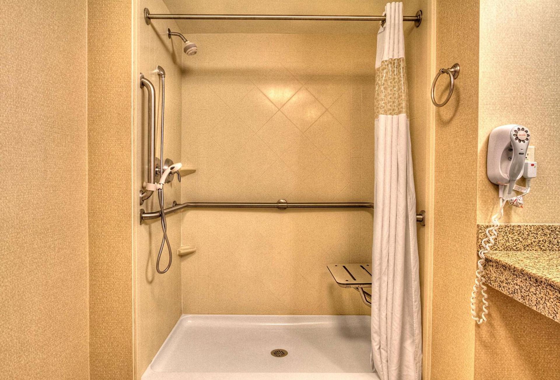 Hampton Inn Roanoke Rapids photo 26