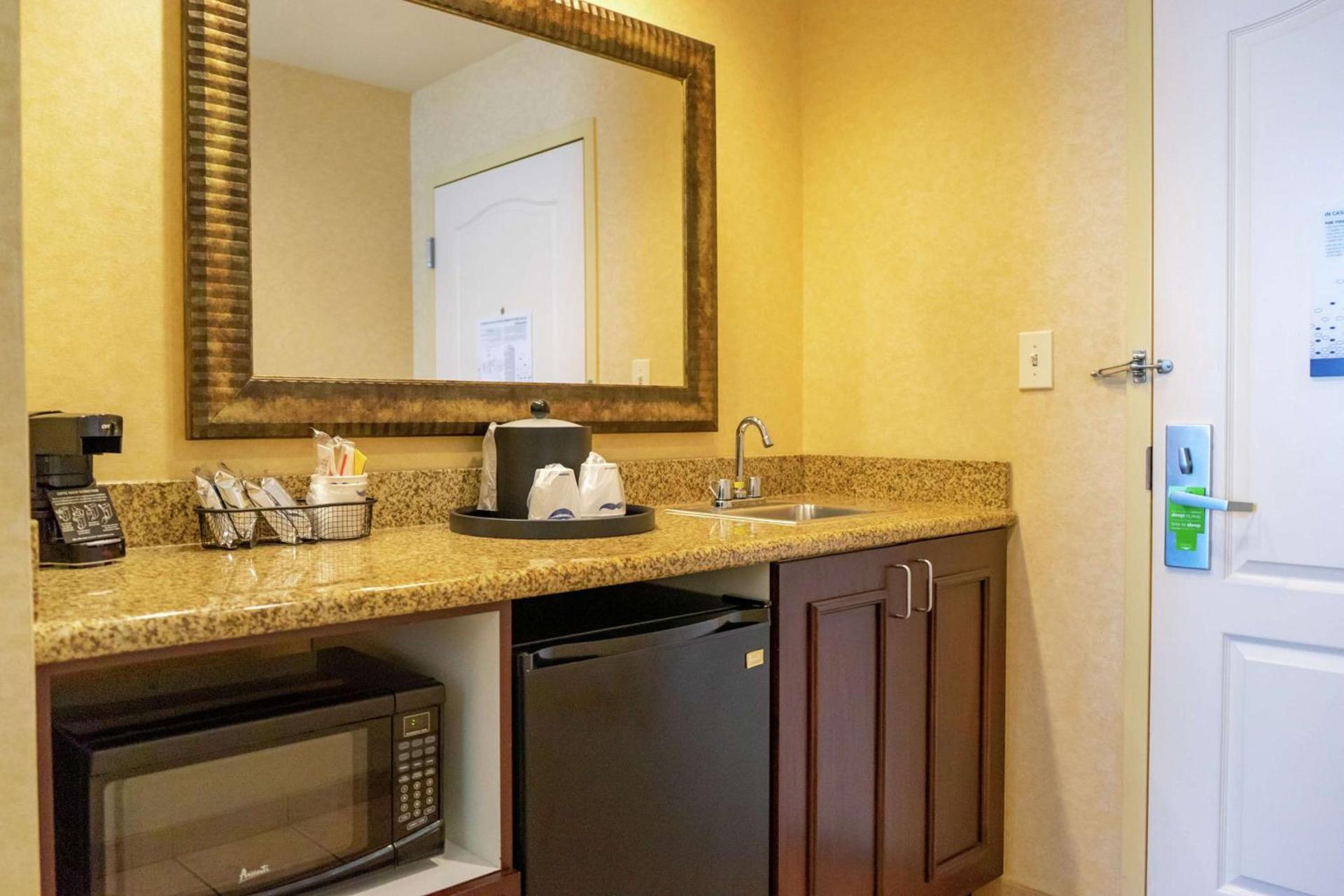 Hampton Inn Roanoke Rapids photo 36