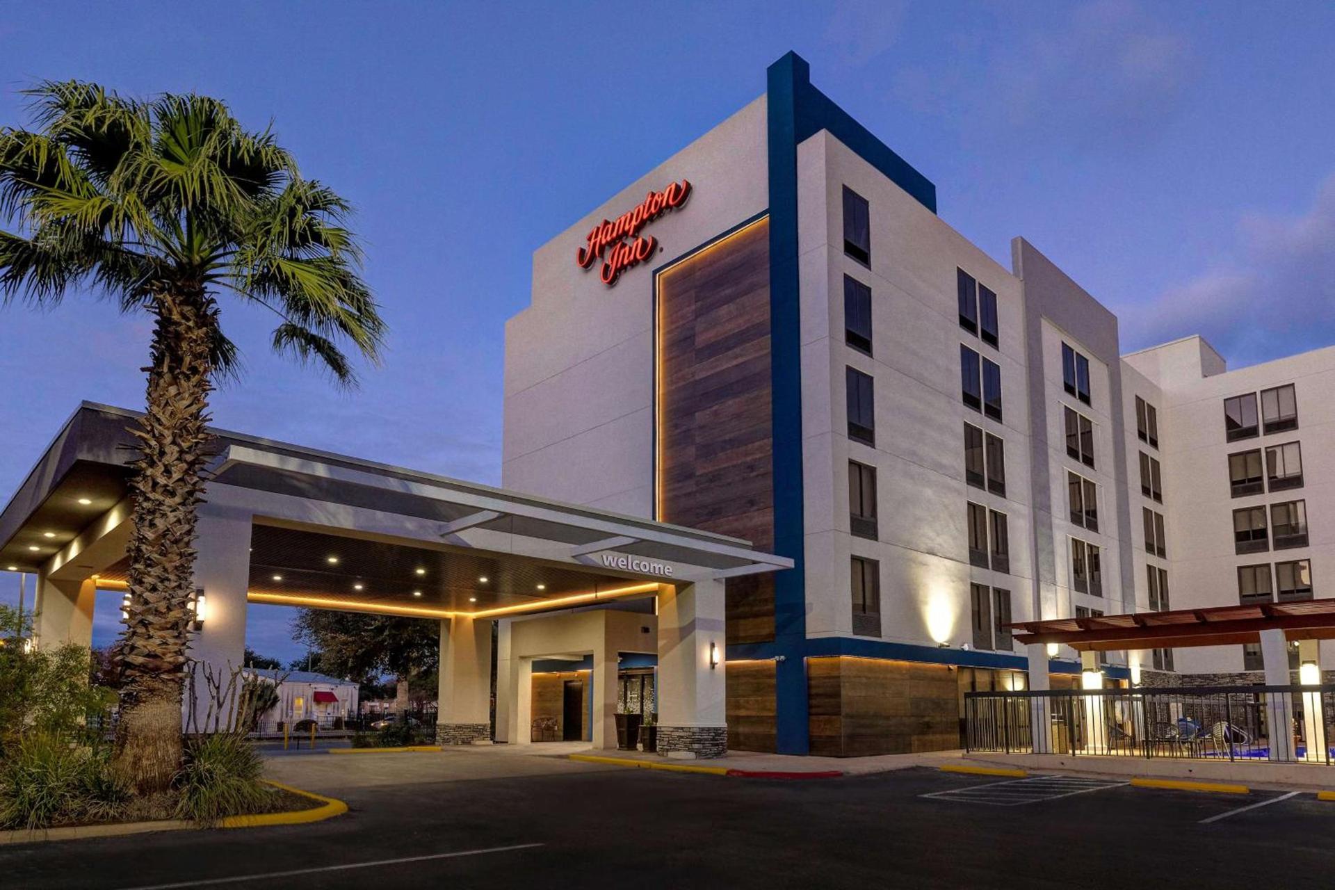 Hampton Inn San Antonio Downtown photo 2