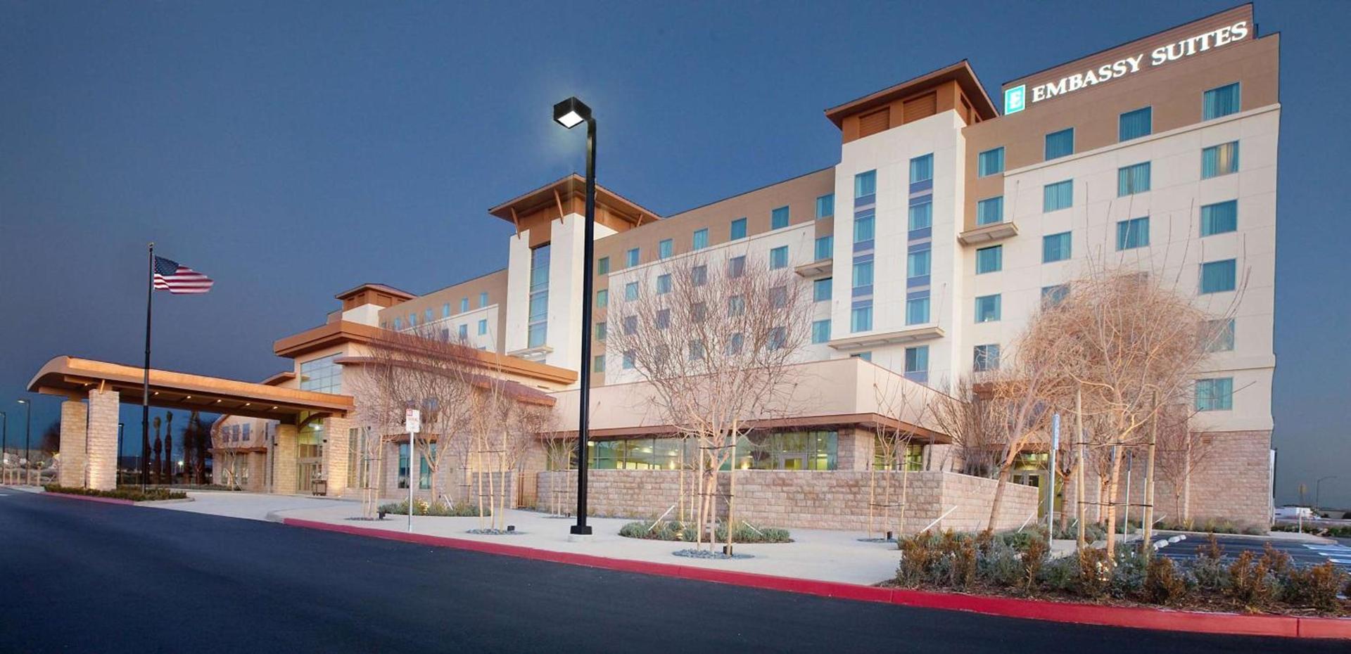 Embassy Suites Palmdale photo 2