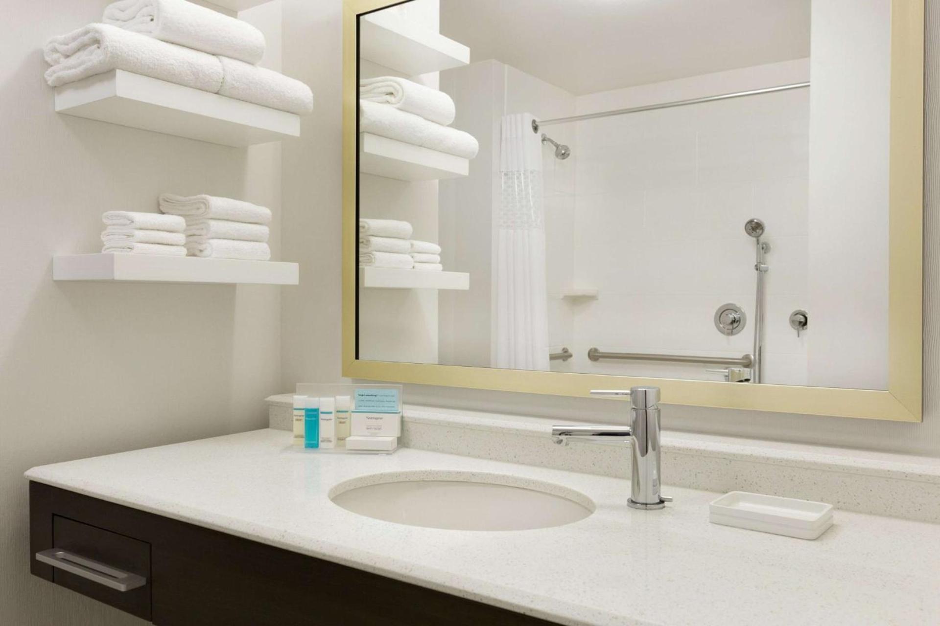 Hampton Inn By Hilton North Olmsted Cleveland Airport photo 14
