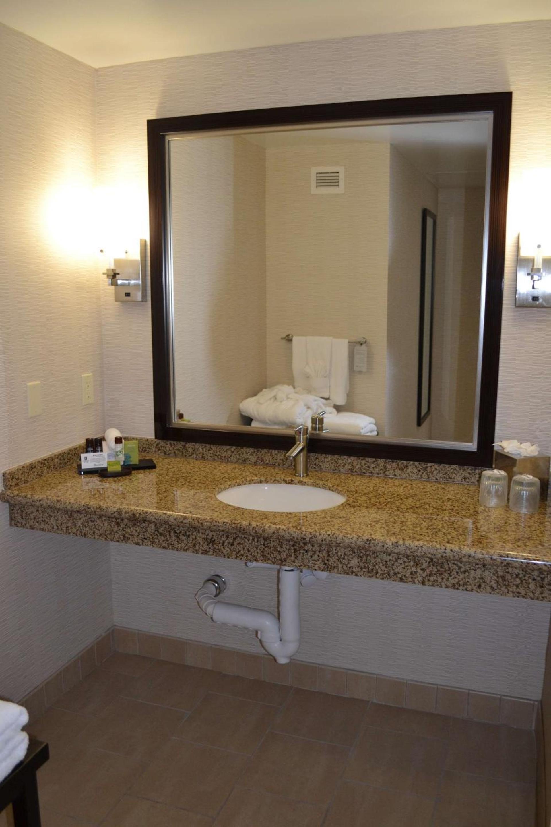 Embassy Suites Palmdale photo 28