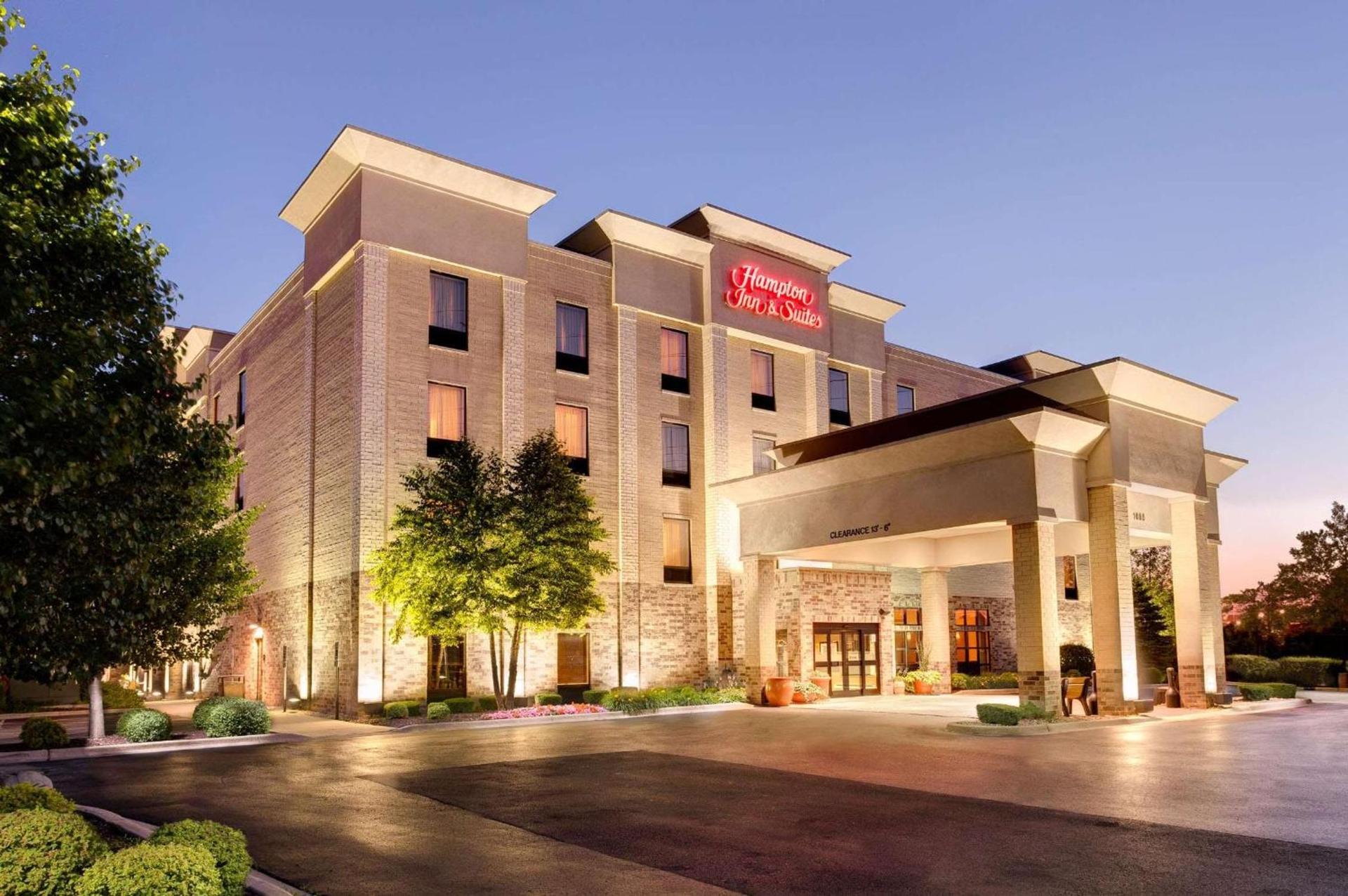 Hampton Inn & Suites Addison photo 2