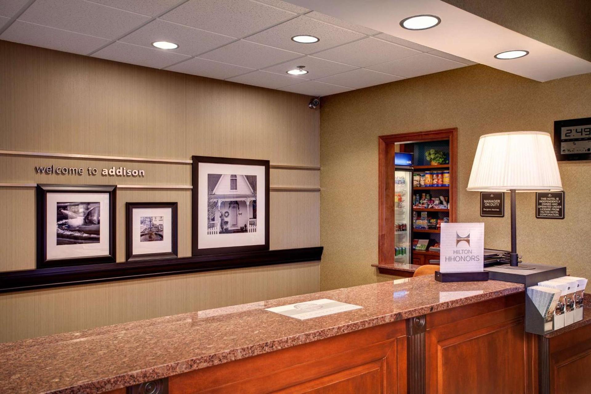 Hampton Inn & Suites Addison photo 4