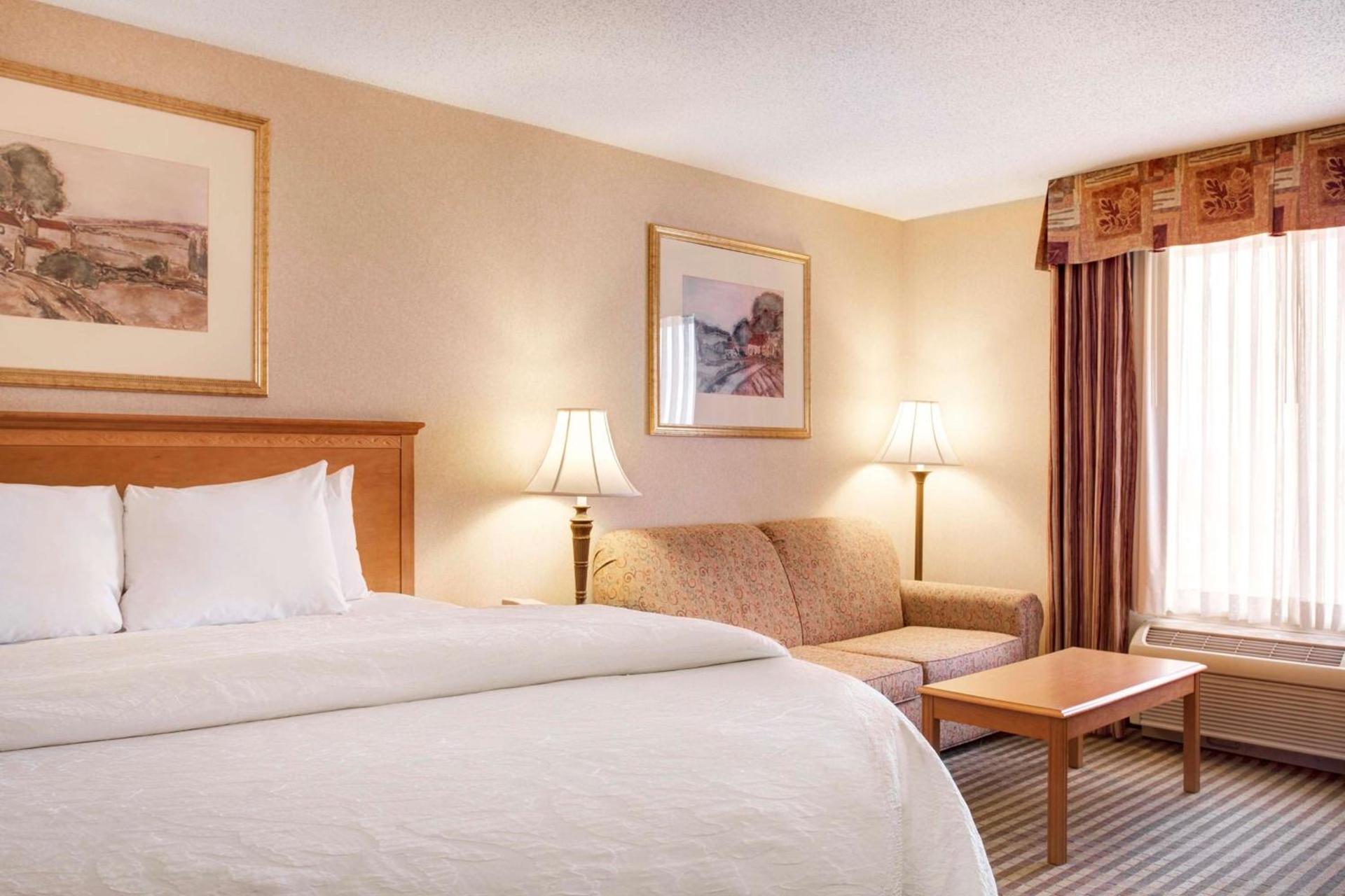Hampton Inn & Suites Addison photo 16