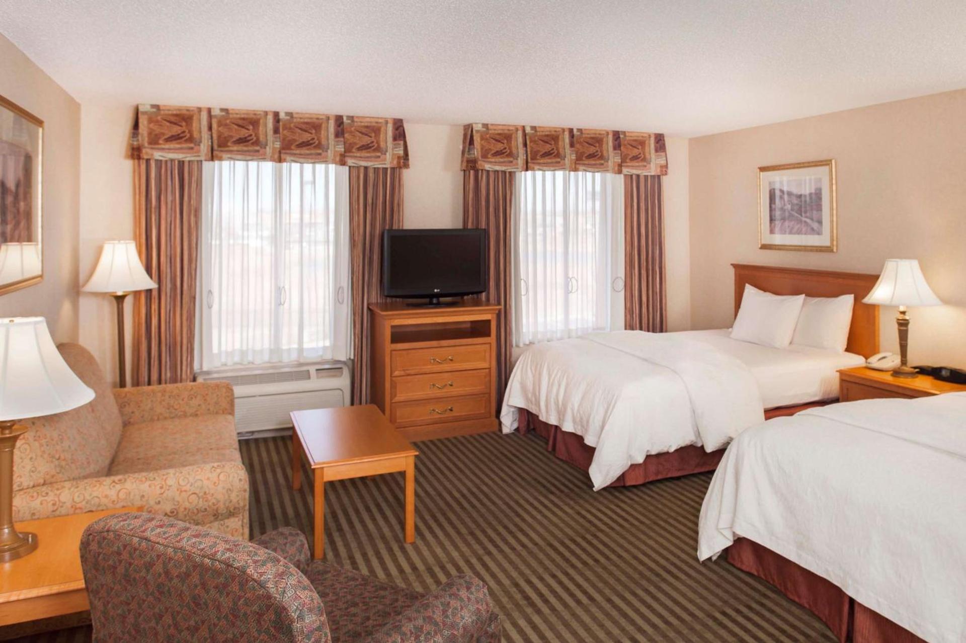 Hampton Inn & Suites Addison photo 17