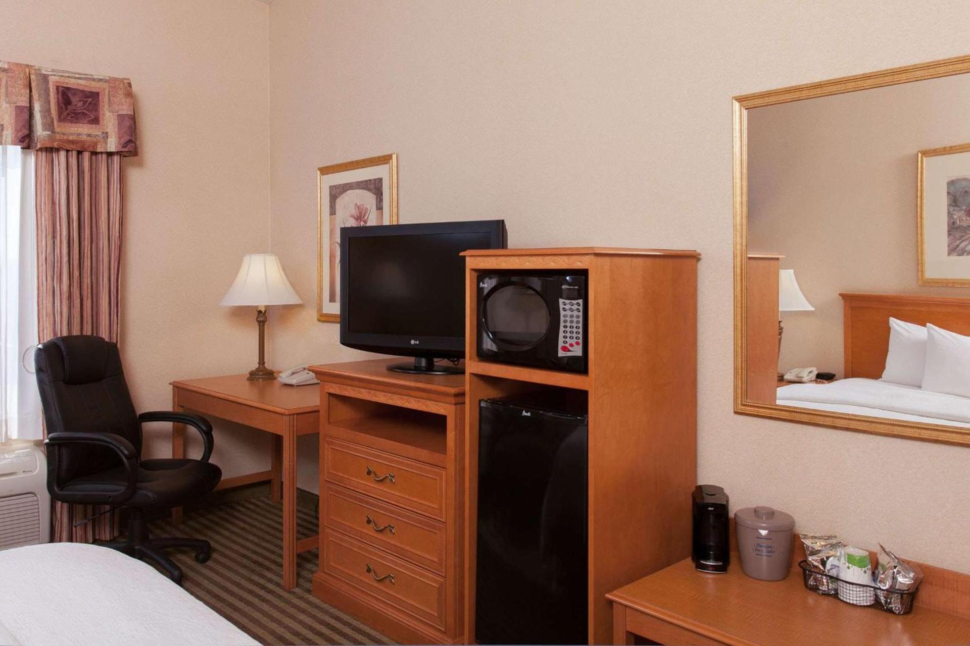 Hampton Inn & Suites Addison photo 23