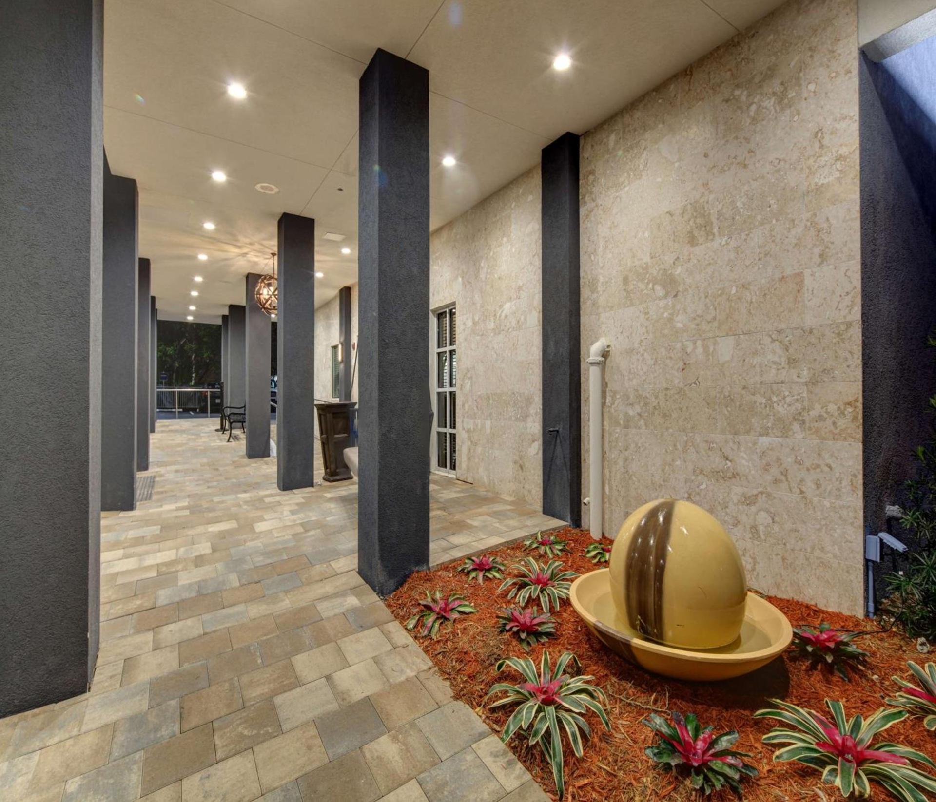 Hampton Inn Miami-Coconut Grove/Coral Gables photo 4
