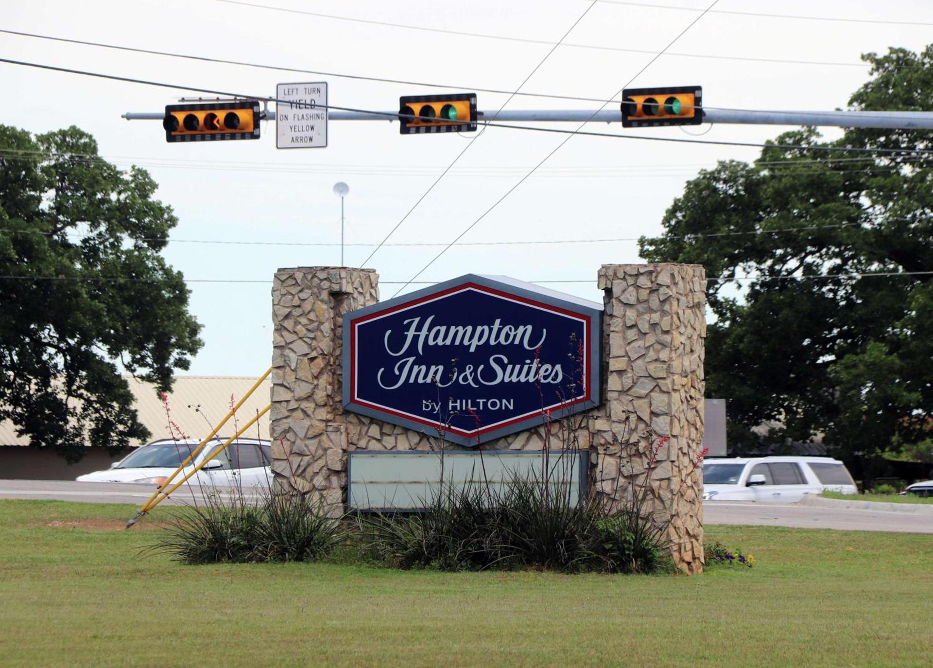 Hampton Inn and Suites Stephenville photo 3