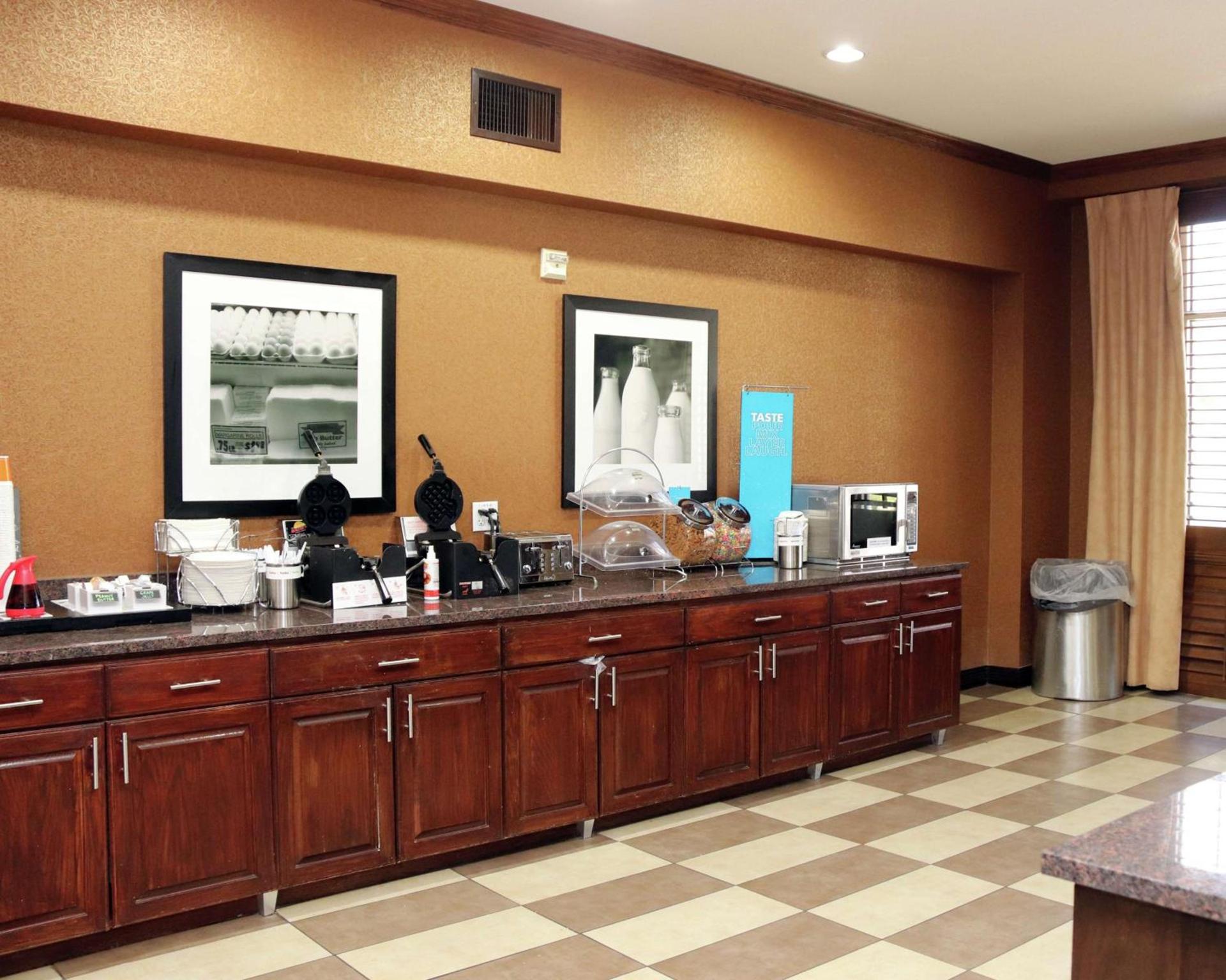 Hampton Inn and Suites Stephenville photo 7