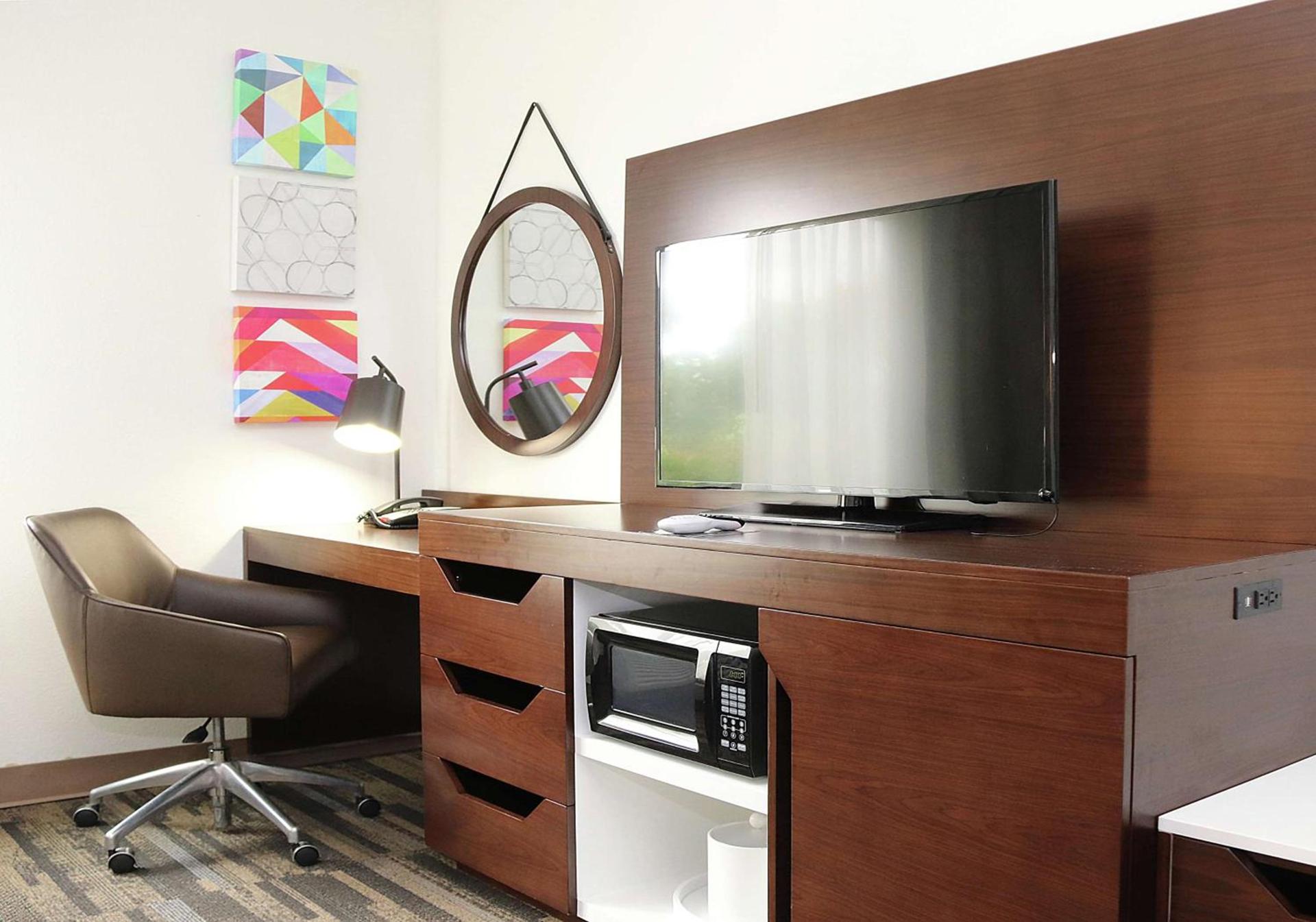 Hampton Inn and Suites Stephenville photo 17