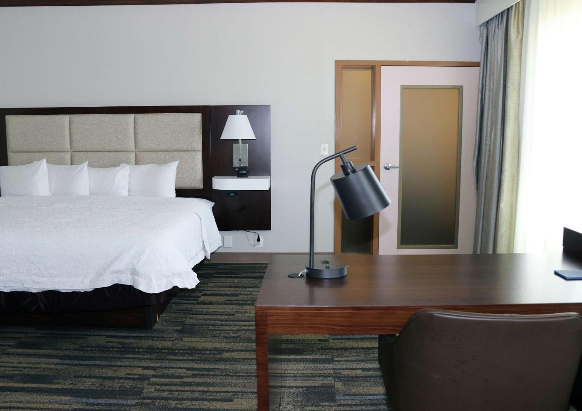 Hampton Inn and Suites Stephenville photo 18