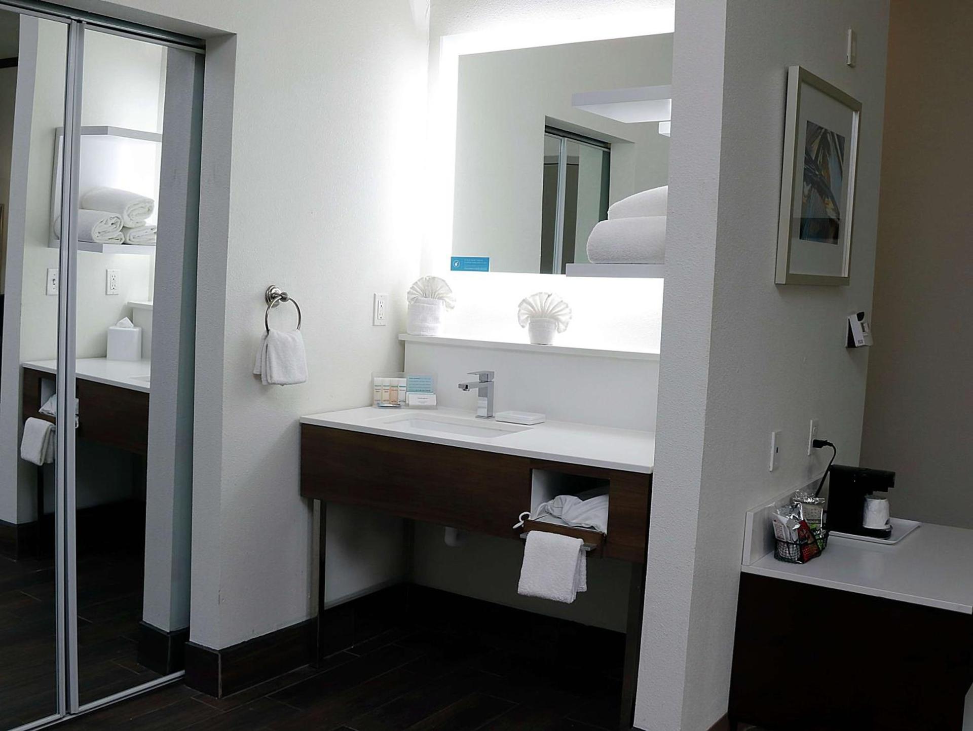Hampton Inn and Suites Stephenville photo 20