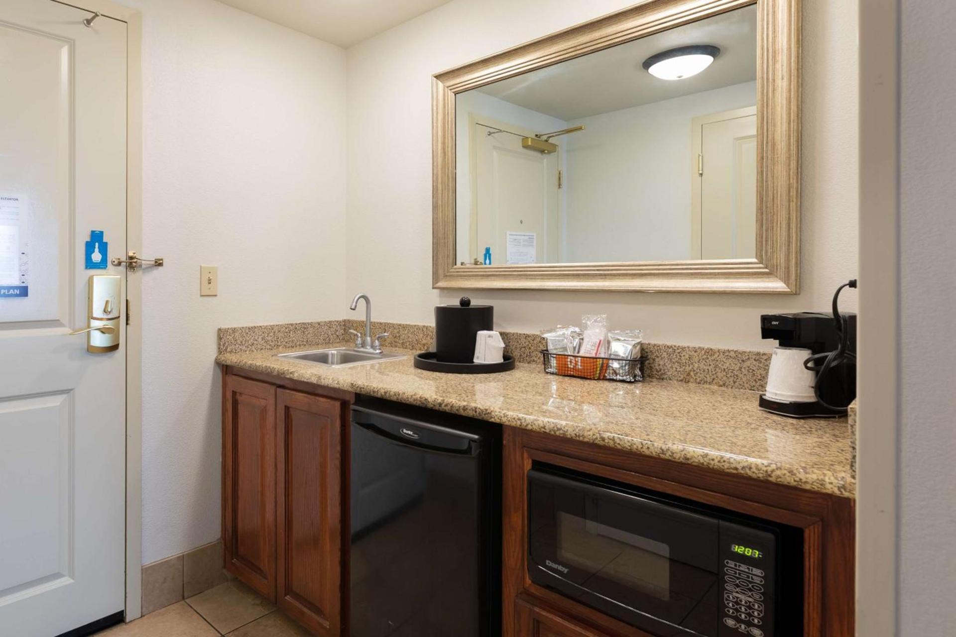 Hampton Inn & Suites Baton Rouge - I-10 East photo 41