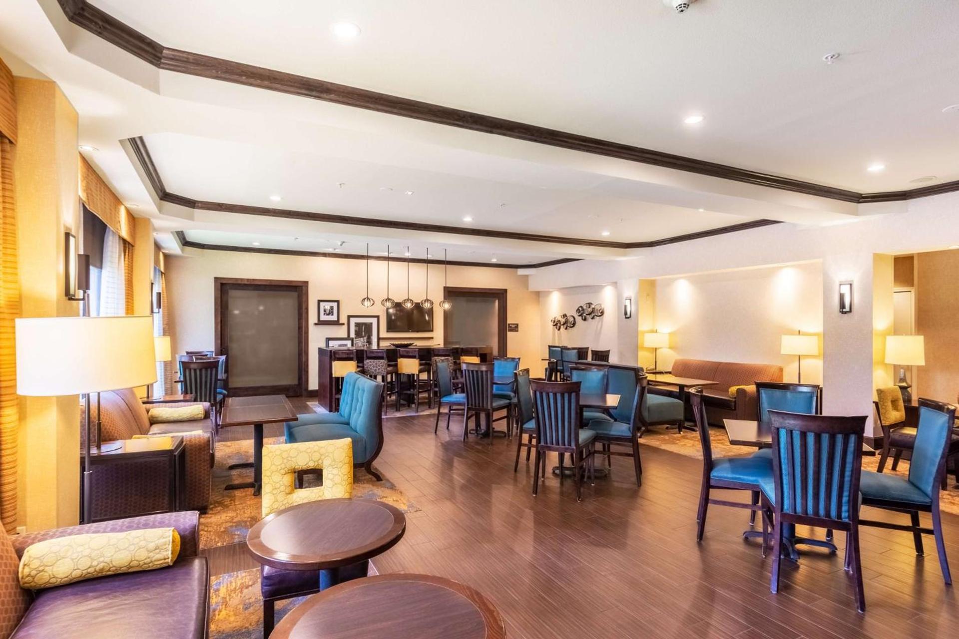 Hampton Inn Laramie photo 9