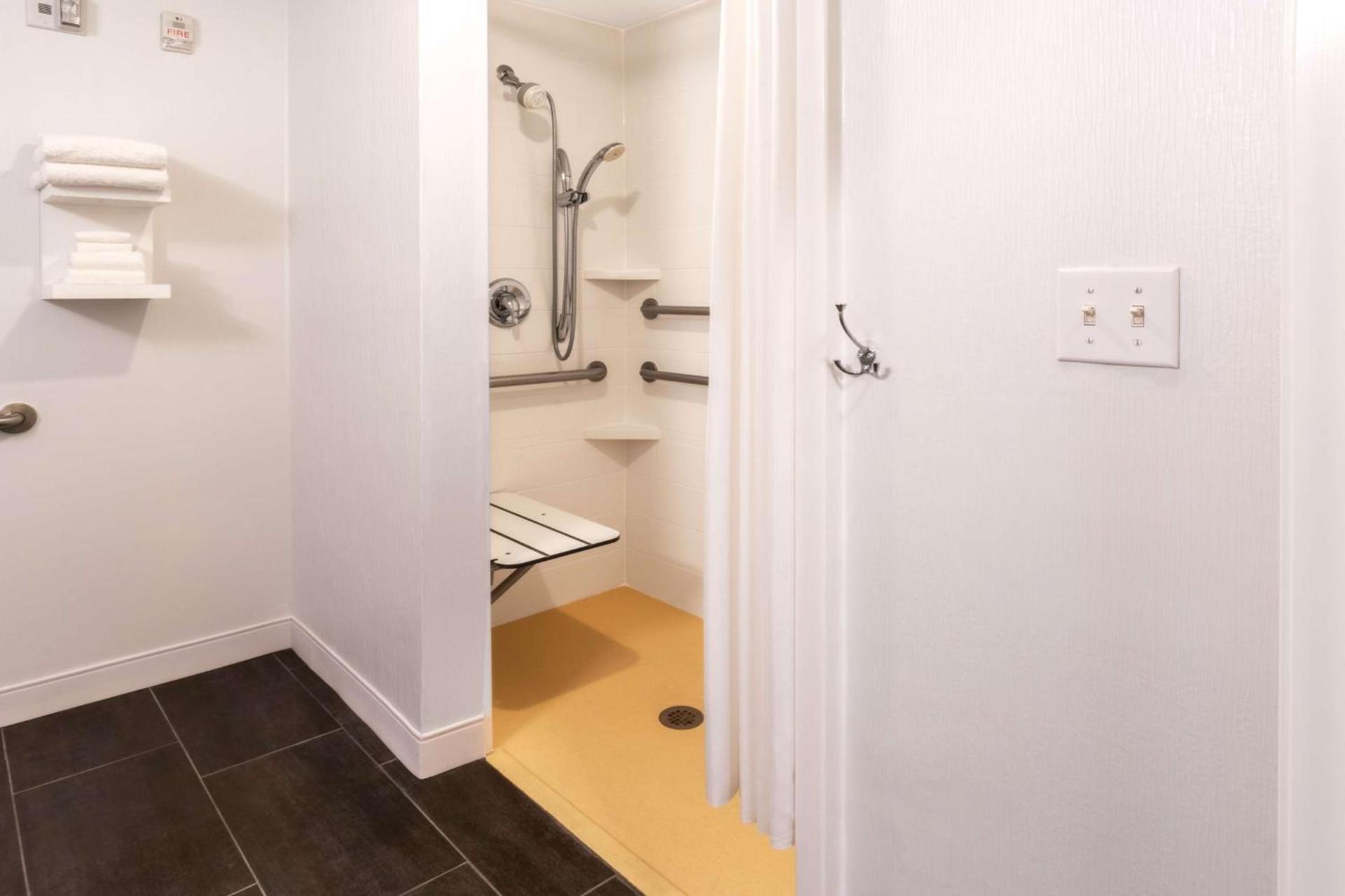 Hampton Inn Laramie photo 13