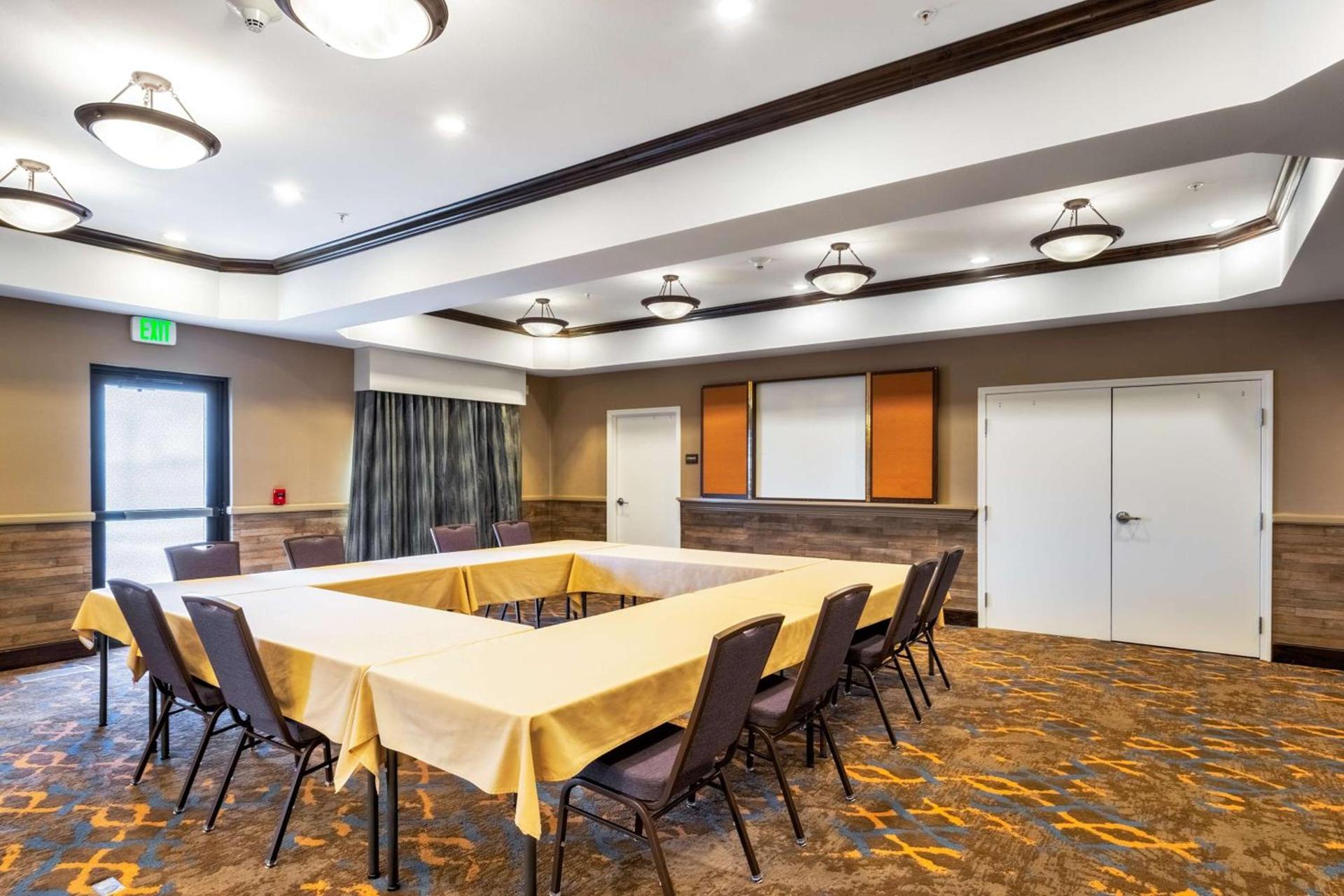 Hampton Inn Laramie photo 40