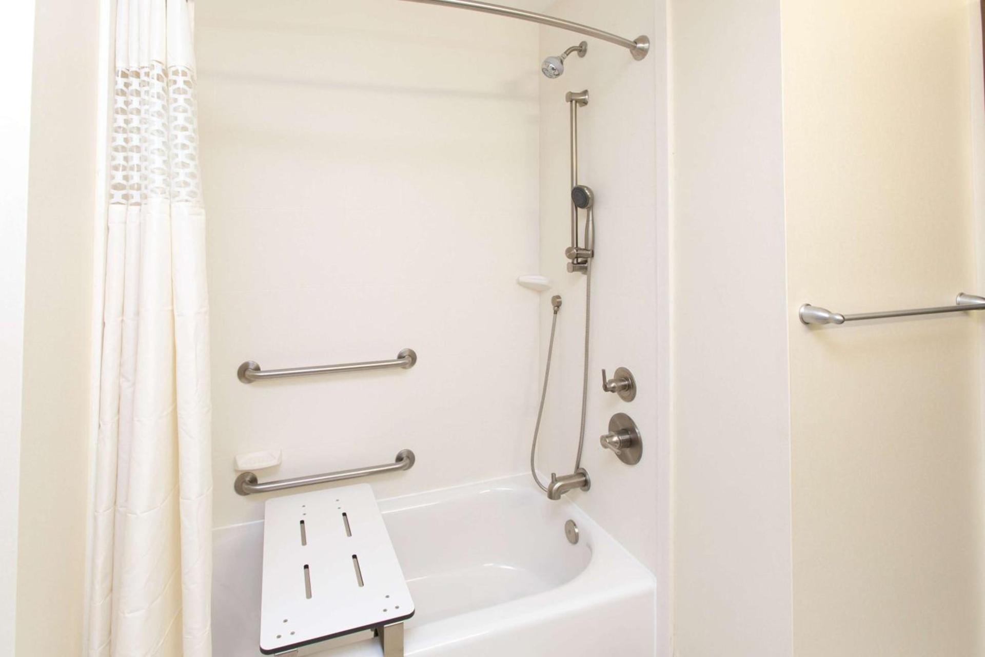 Hampton Inn and Suites Missouri City photo 27